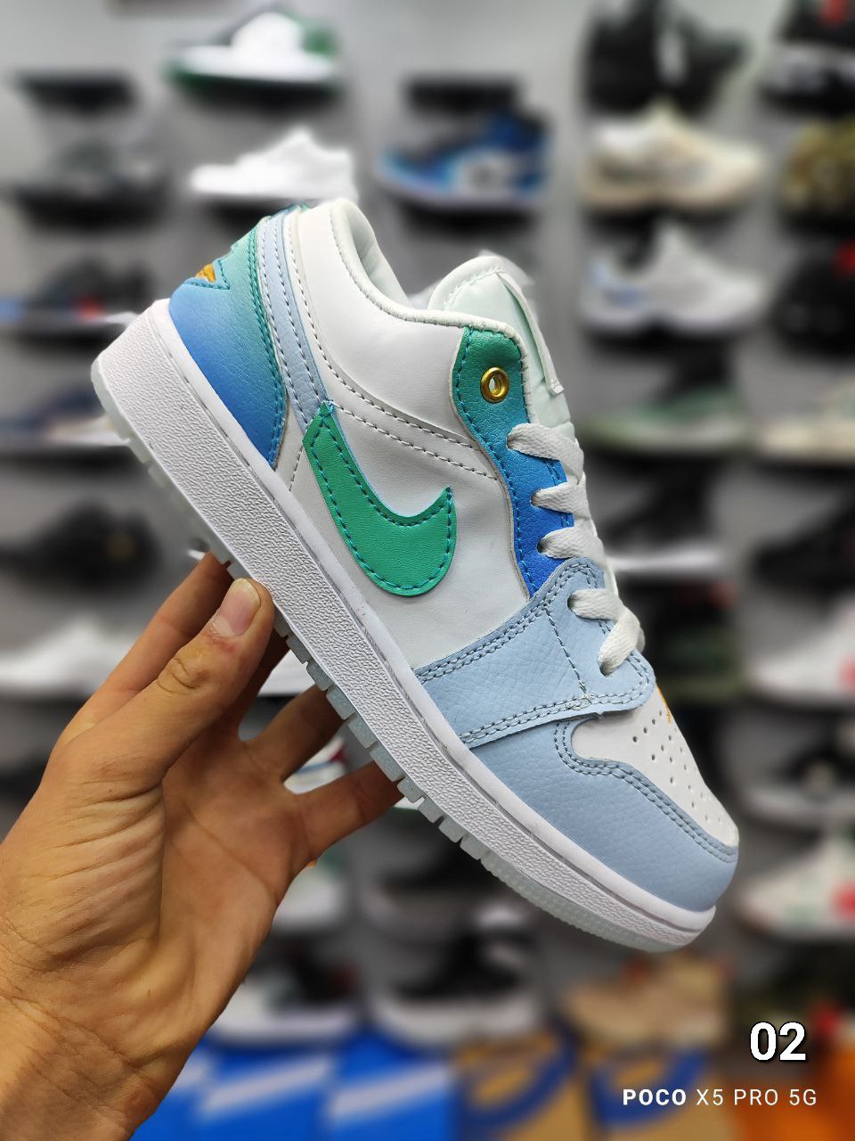 کتونی زنانه ایر جردن 1 کتونی زنانه ایر جردن 1 - Image 2