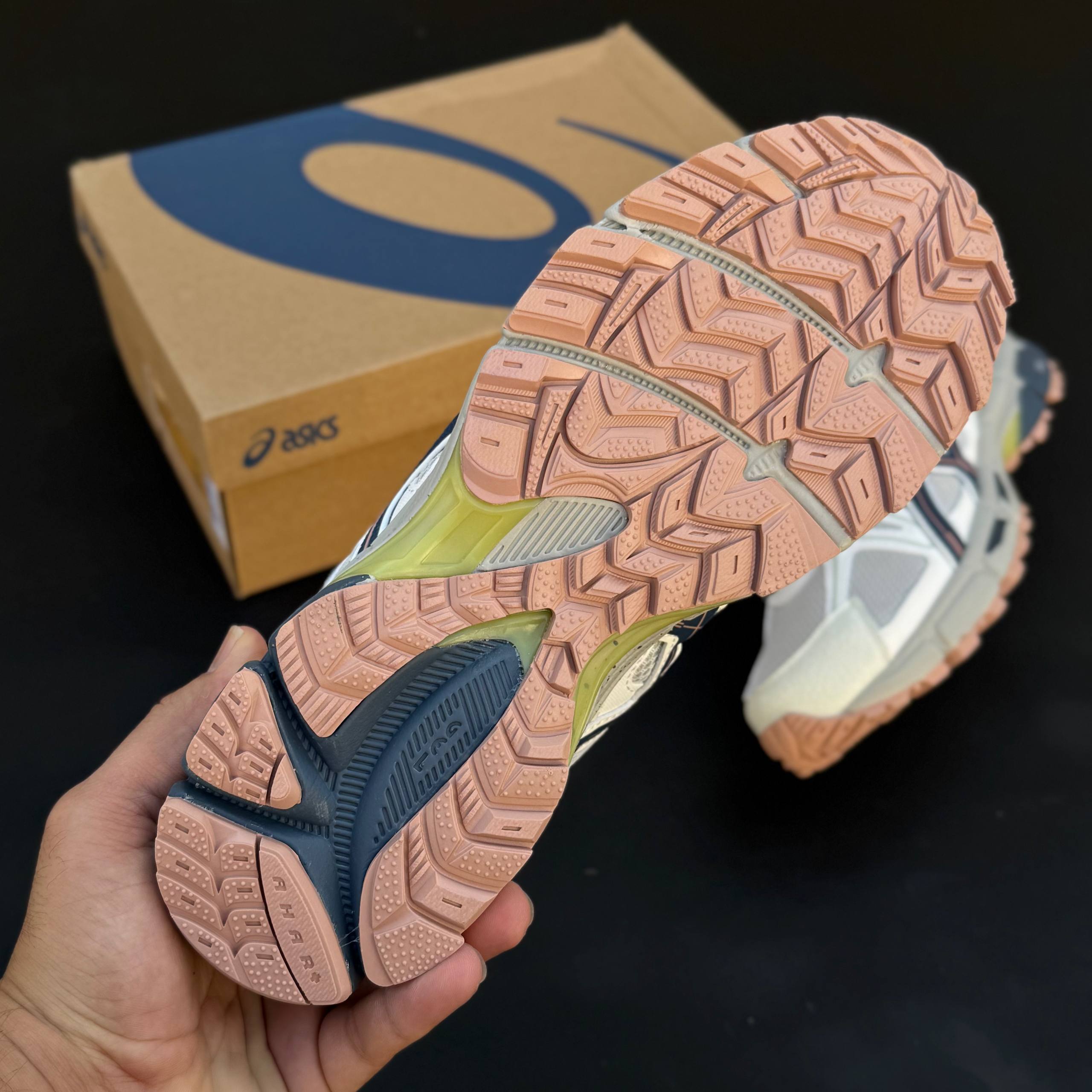 کتونی زنانه اسیکس ژل کاهانا ۸ کتونی زنانه اسیکس ژل کاهانا ۸