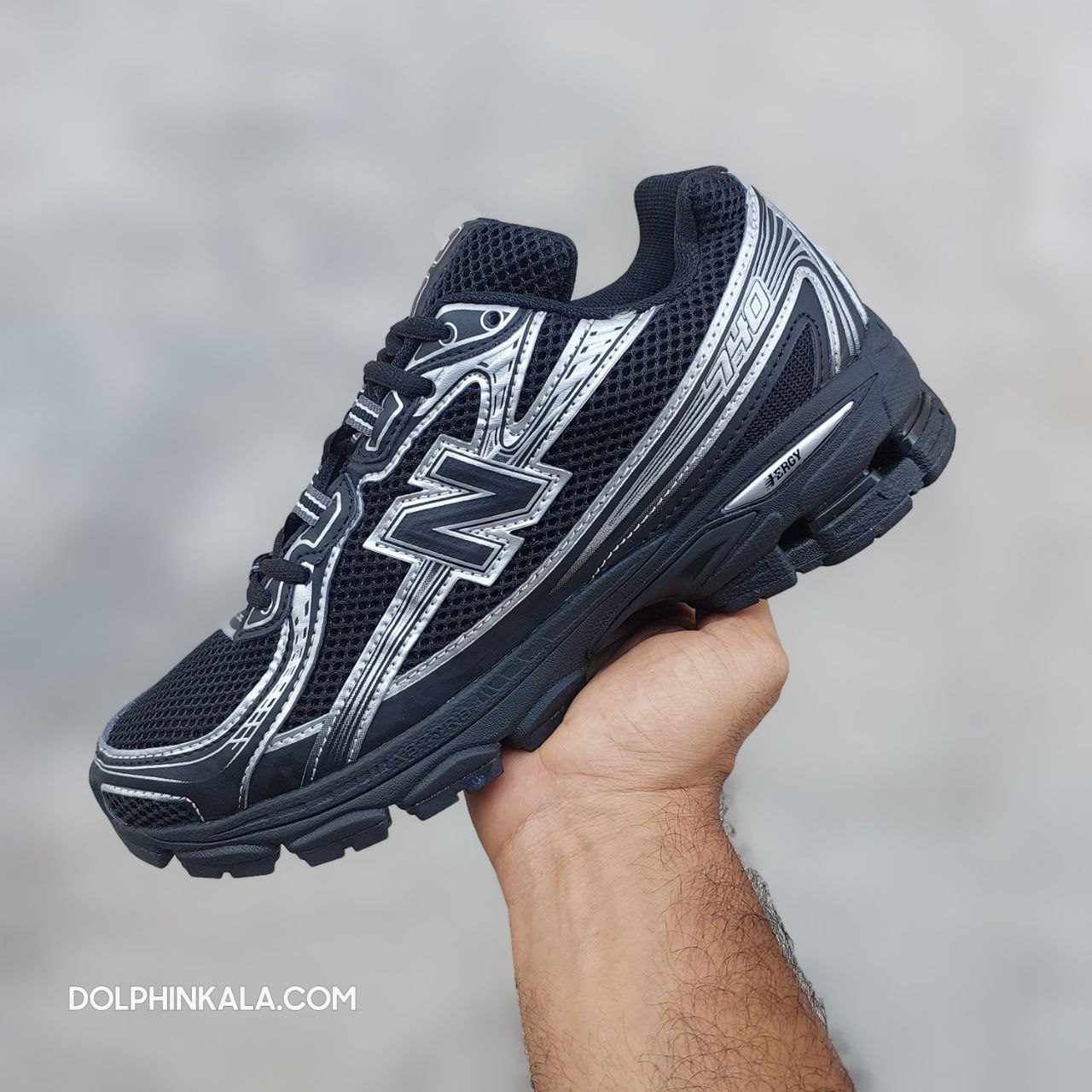 کتونی نیوبالانس 740 کتونی نیوبالانس 740