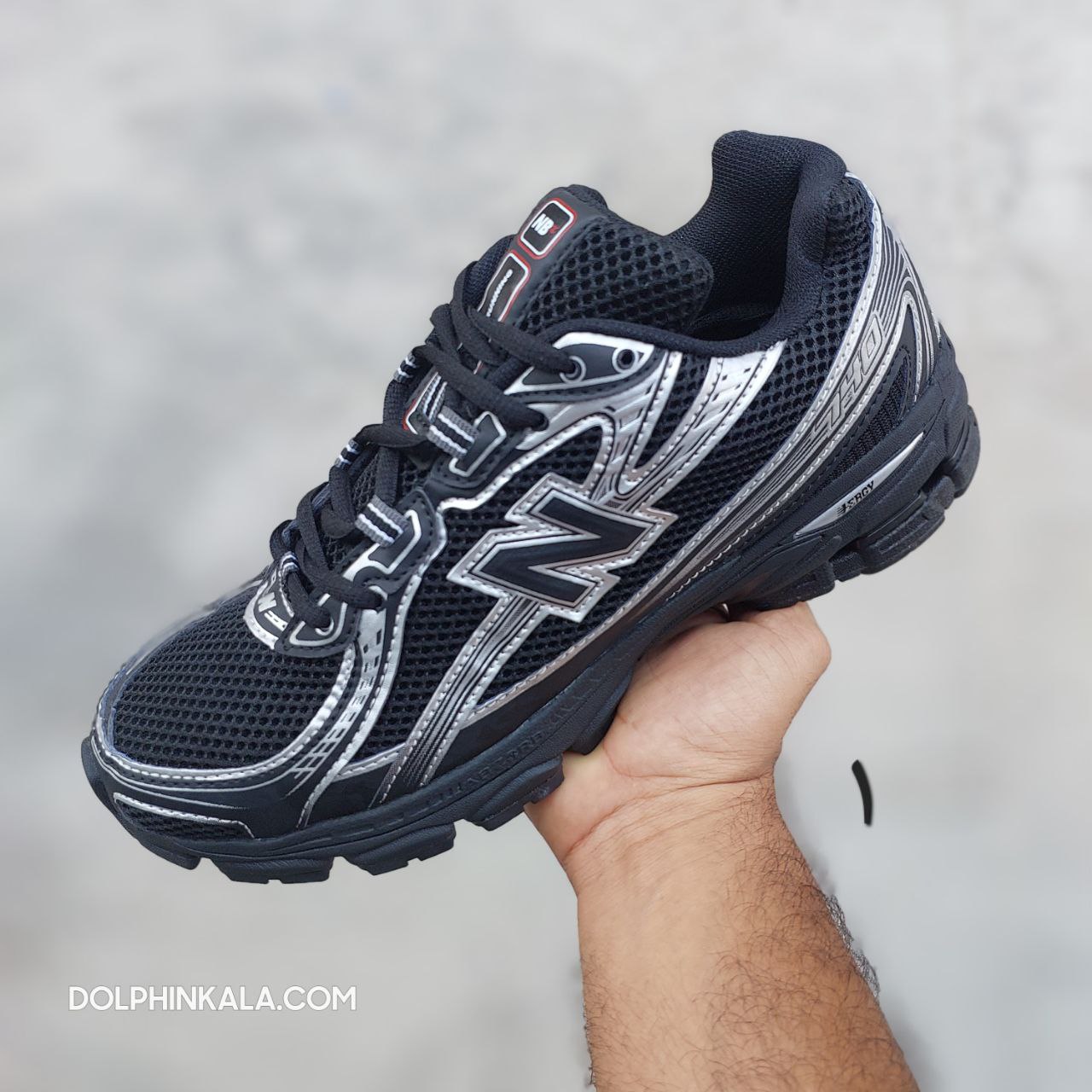 کتونی نیوبالانس 740 کتونی نیوبالانس 740