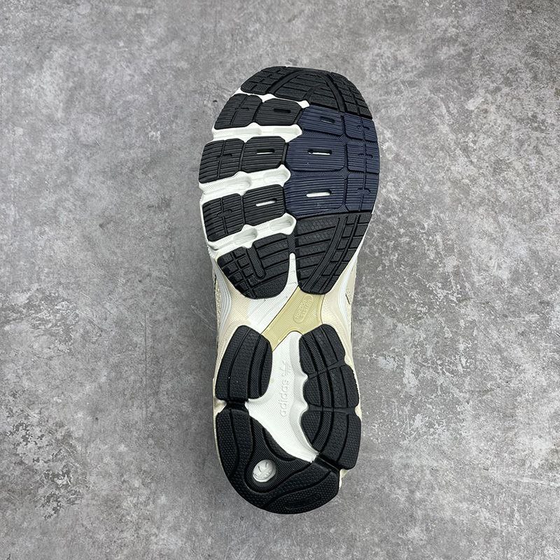 کتونی زنانه آدیداس آستیر کتونی زنانه آدیداس آستیر