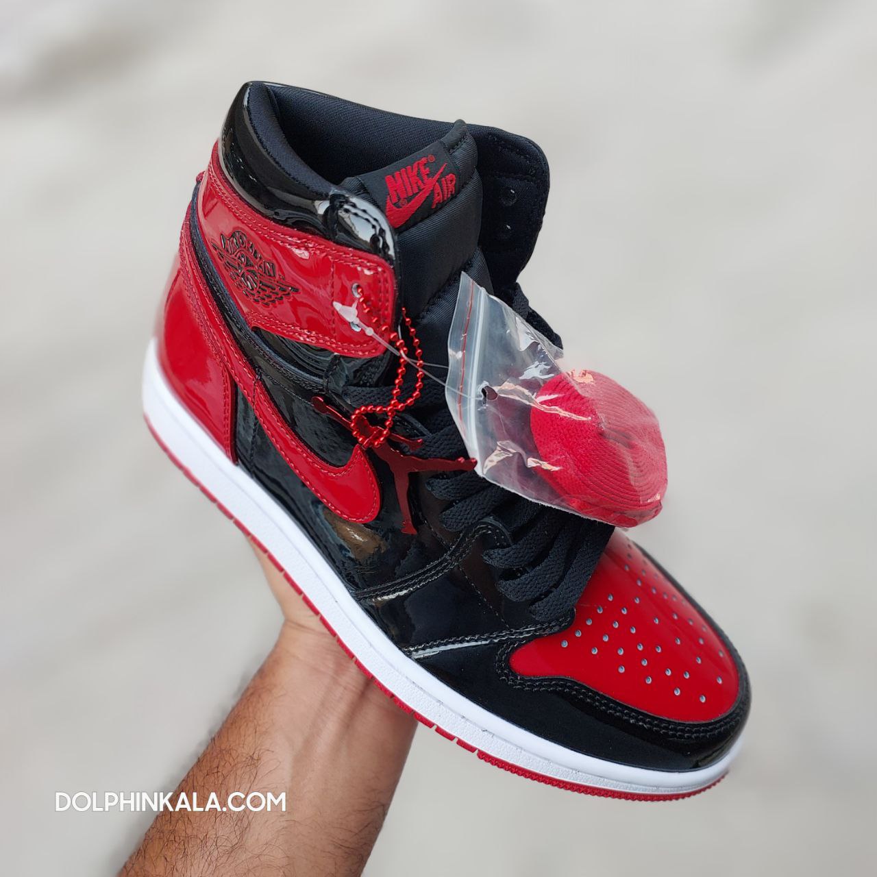 کتونی نایک ایر جردن وان رترو ورنی قرمز مشکی زنانه کتونی نایک ایر جردن وان رترو زنانه