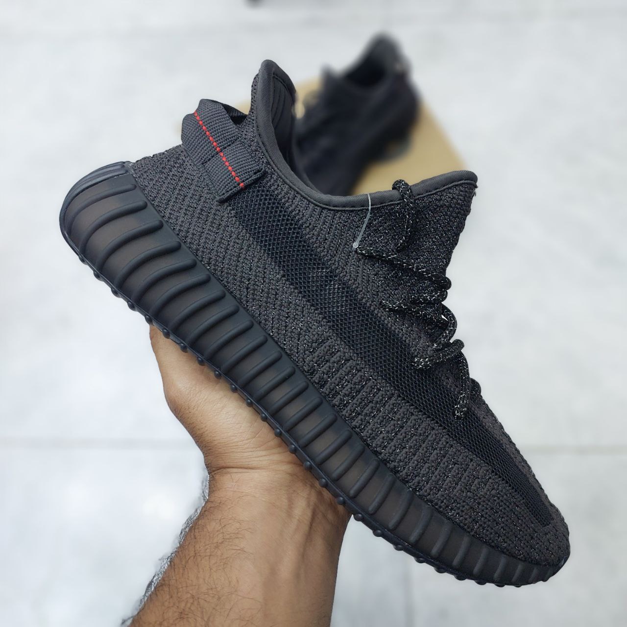 کفش اسپرت آدیداس یزی ۳۵۰ بوست تمام شاین مردانه کفش اسپرت آدیداس یزی ۳۵۰ بوست تمام شاین مردانه