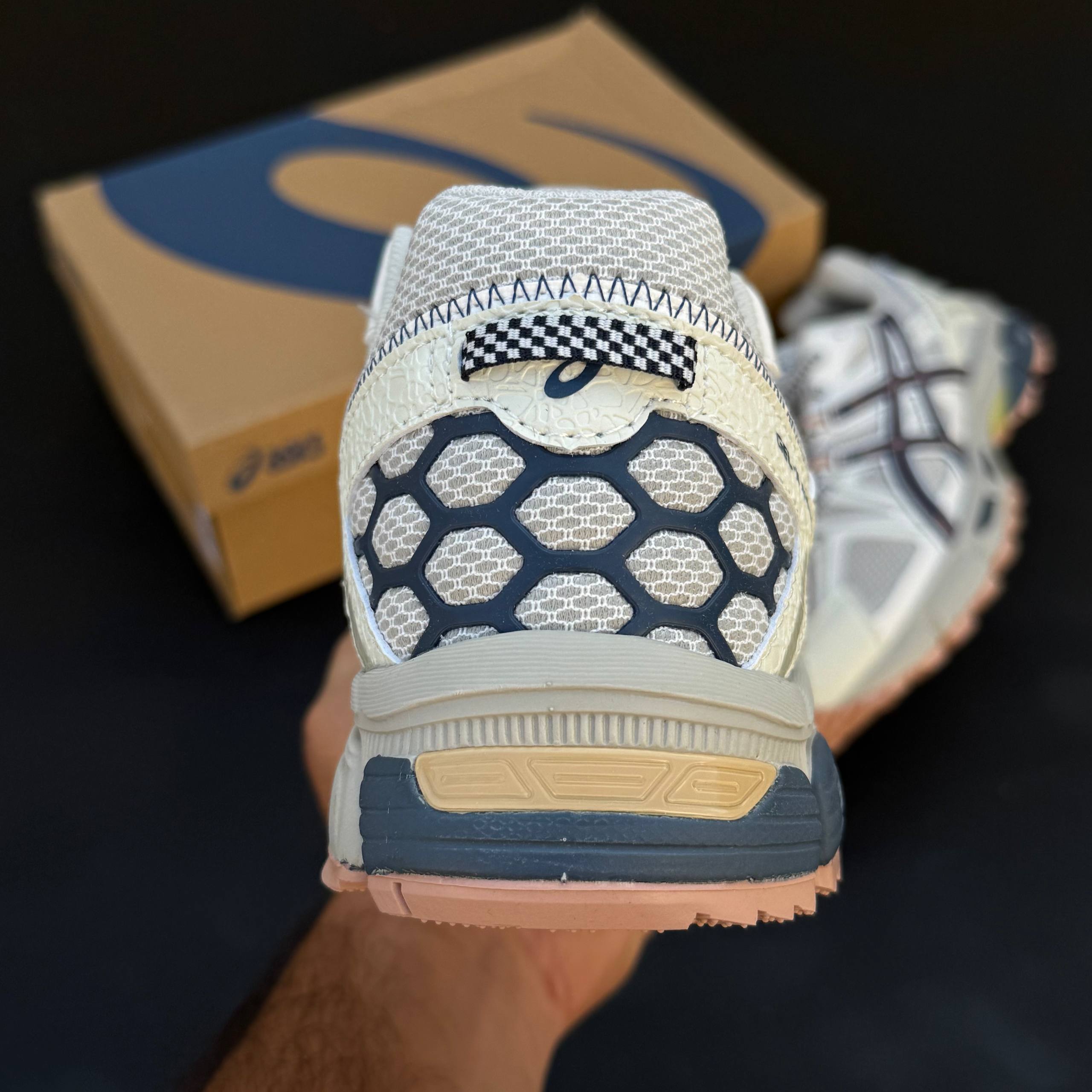 کتونی مردانه آسیکس ژل کاهانا ۸ کتونی مردانه آسیکس ژل کاهانا ۸