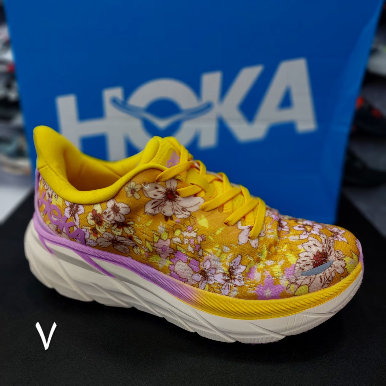 کتونی زنانه هوکا کلیفتون 8 کتونی زنانه هوکا کلیفتون 8