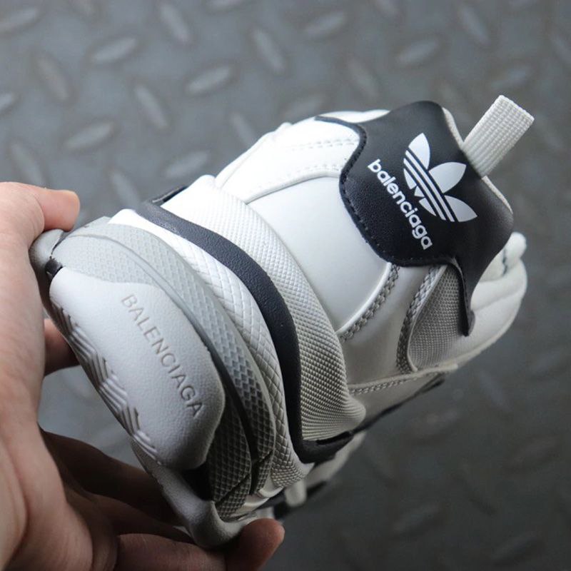 کتونی بالنسیاگا ایکس آدیداس تریپل اس زنانه کتونی بالنسیاگا ایکس آدیداس تریپل اس زنانه