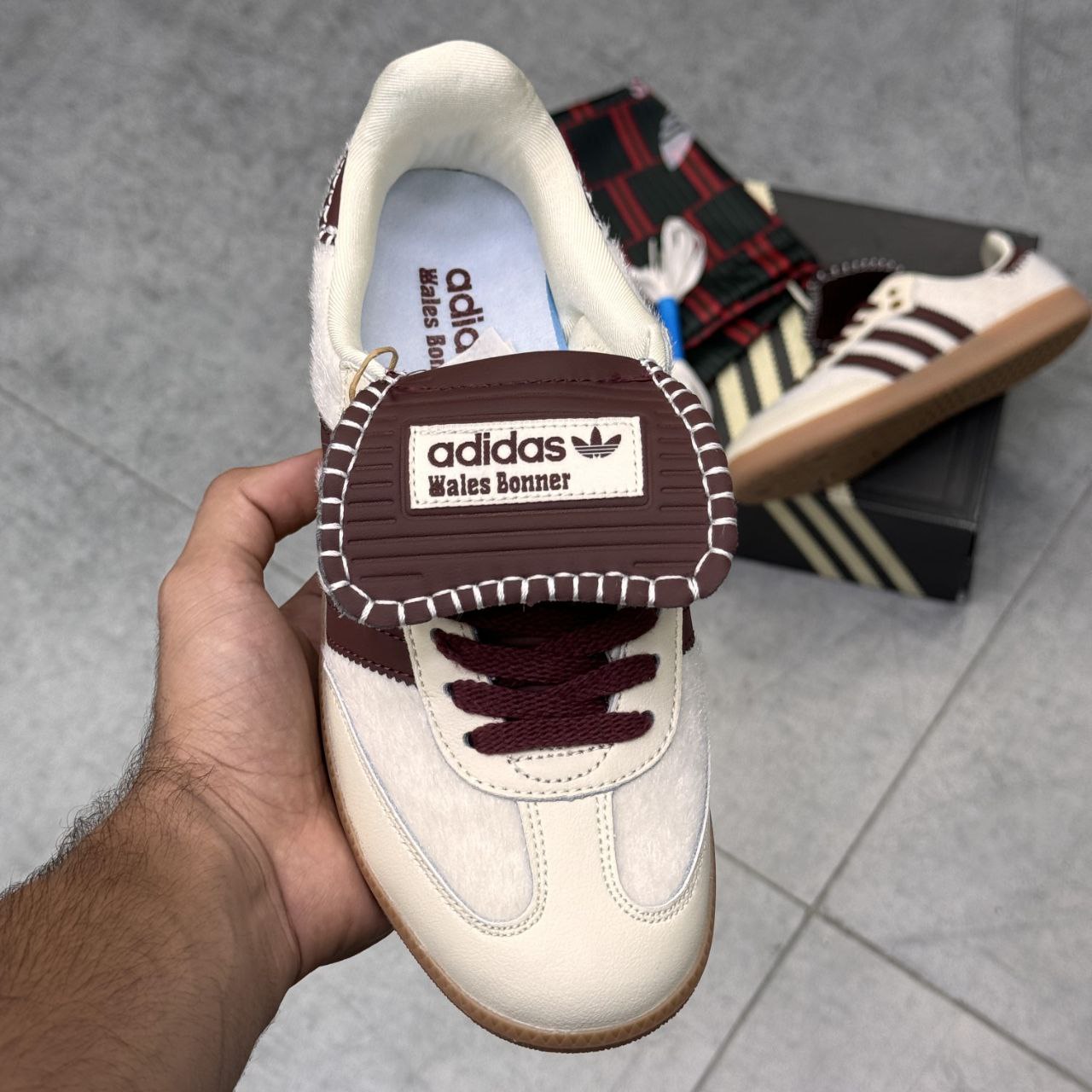 کتونی سامبا ولز بانر سفید زرشکی زنانه کتونی سامبا ولز بانر سفید زرشکی زنانه