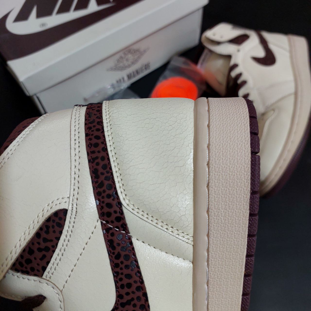 کتونی نایک جردن وان رترو کرم قهوه ای مردانه کتونی نایک جردن وان رترو کرم قهوه ای مردانه