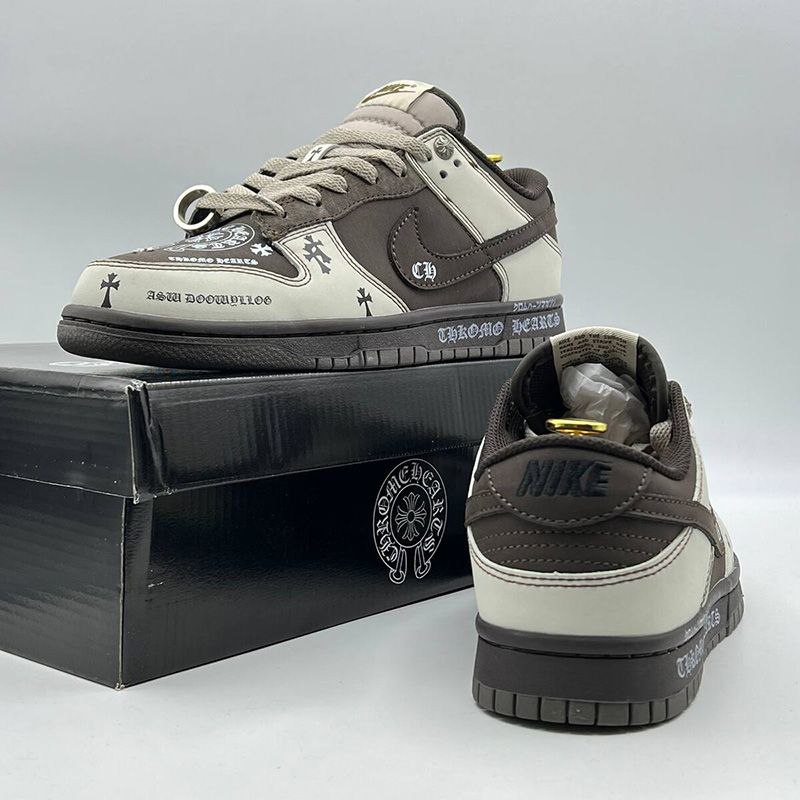 کتونی نایک دانک کروم هارتز زنانه کتونی نایک دانک کروم هارتز زنانه