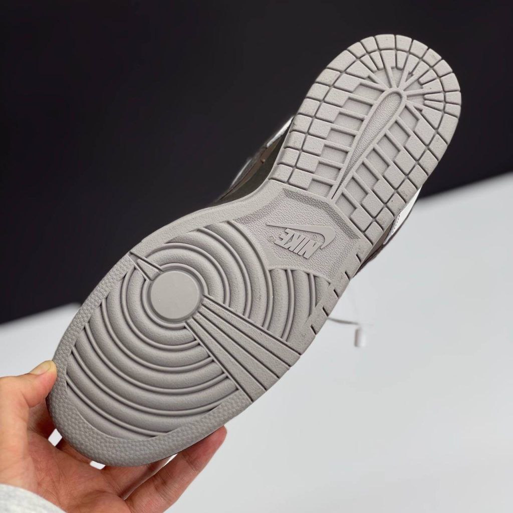 کتونی نایک دانک کروم هارتز زنانه کتونی نایک دانک کروم هارتز زنانه