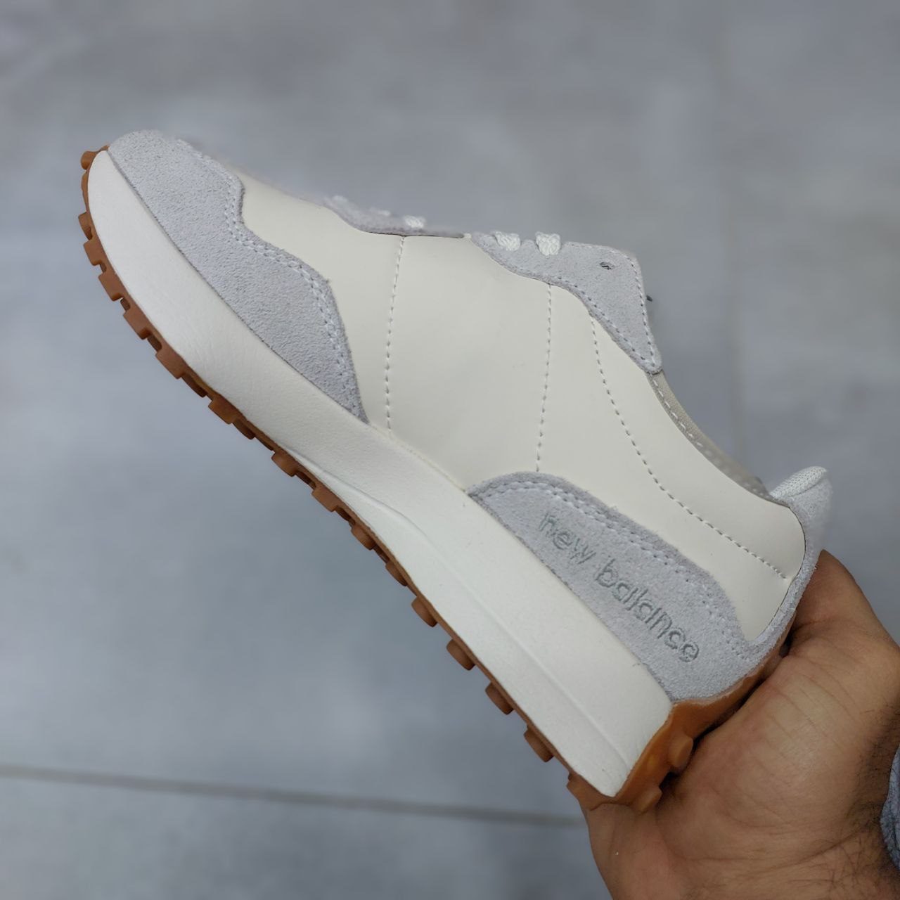 کفش اسپرت نیوبالانس ۳۲۷ مردانه کفش اسپرت نیوبالانس ۳۲۷ مردانه