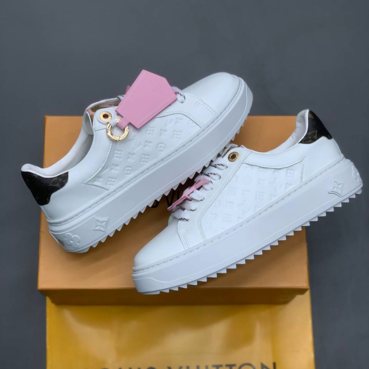 کتونی زنانه مارک دار مدل لویی ویتون مستر کتونی زنانه مارک دار مدل لویی ویتون مستر