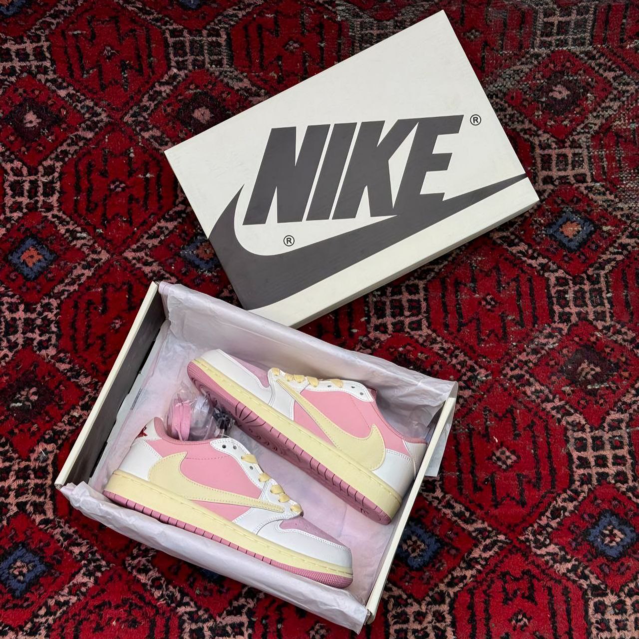 کتونی نایک جردن تراویس اسکات صورتی زنانه کتونی نایک جردن تراویس اسکات صورتی زنانه