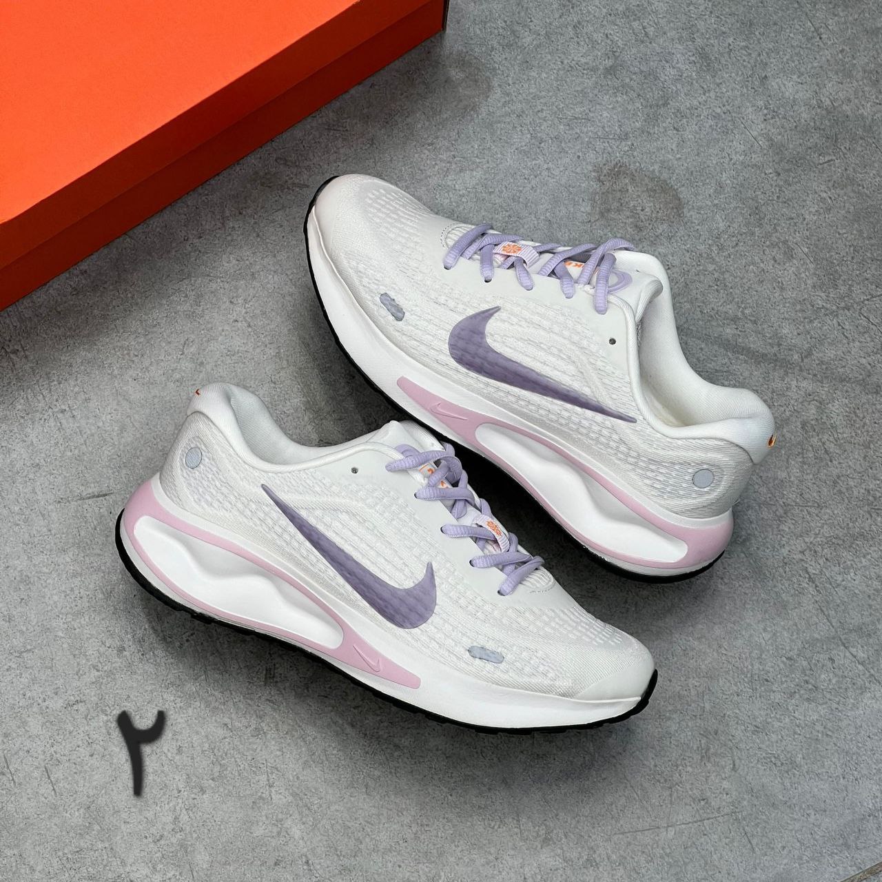 کتونی نایک جرنی ران زنانه کتونی نایک جرنی ران زنانه