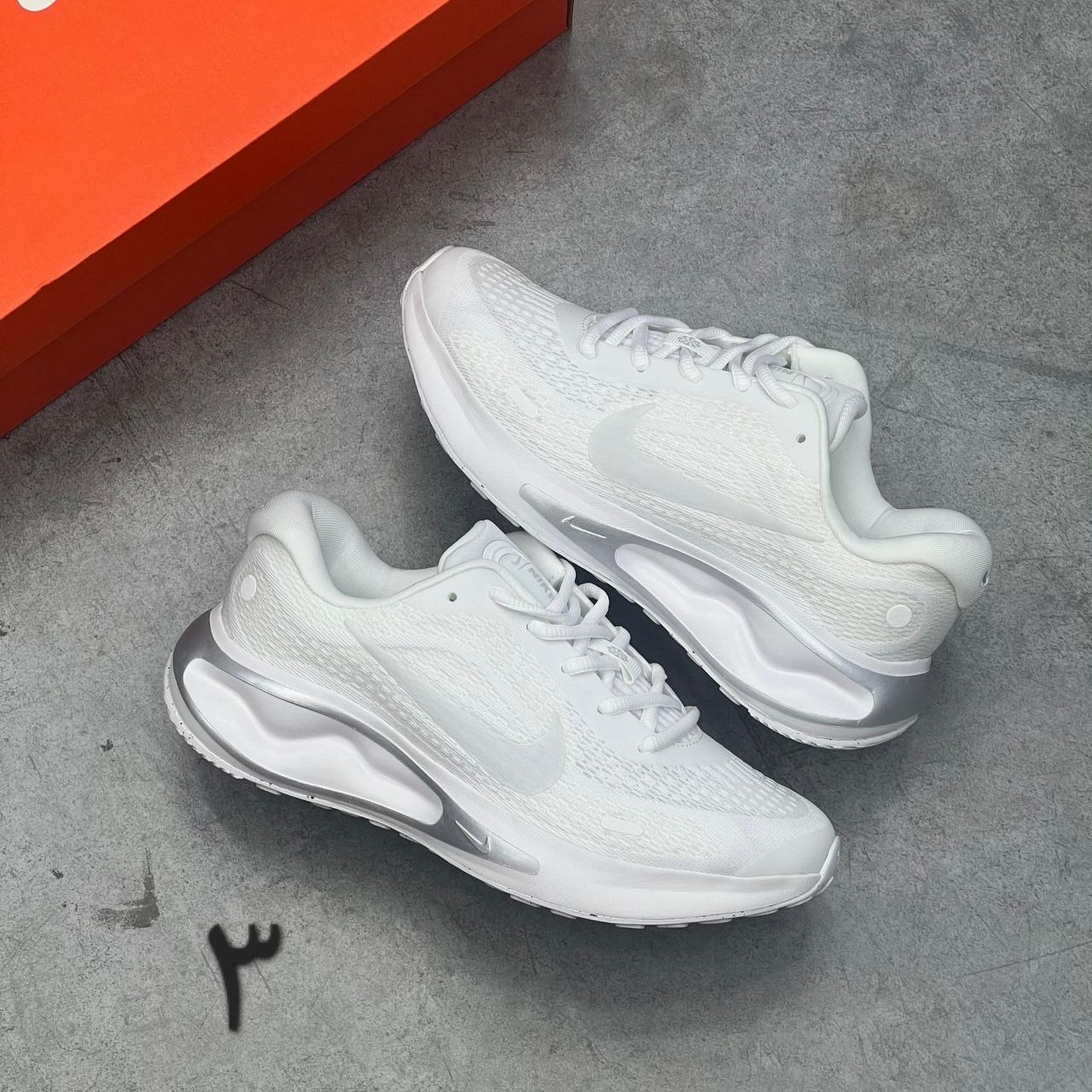 کتونی نایک جرنی ران زنانه کتونی نایک جرنی ران زنانه