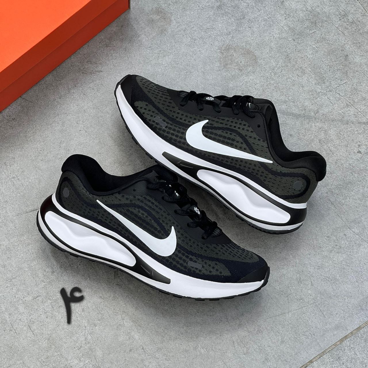 کتونی نایک جرنی ران زنانه کتونی نایک جرنی ران زنانه