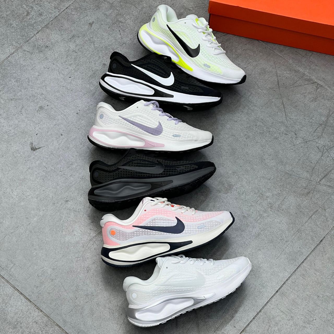 کتونی نایک جرنی ران زنانه کتونی نایک جرنی ران زنانه