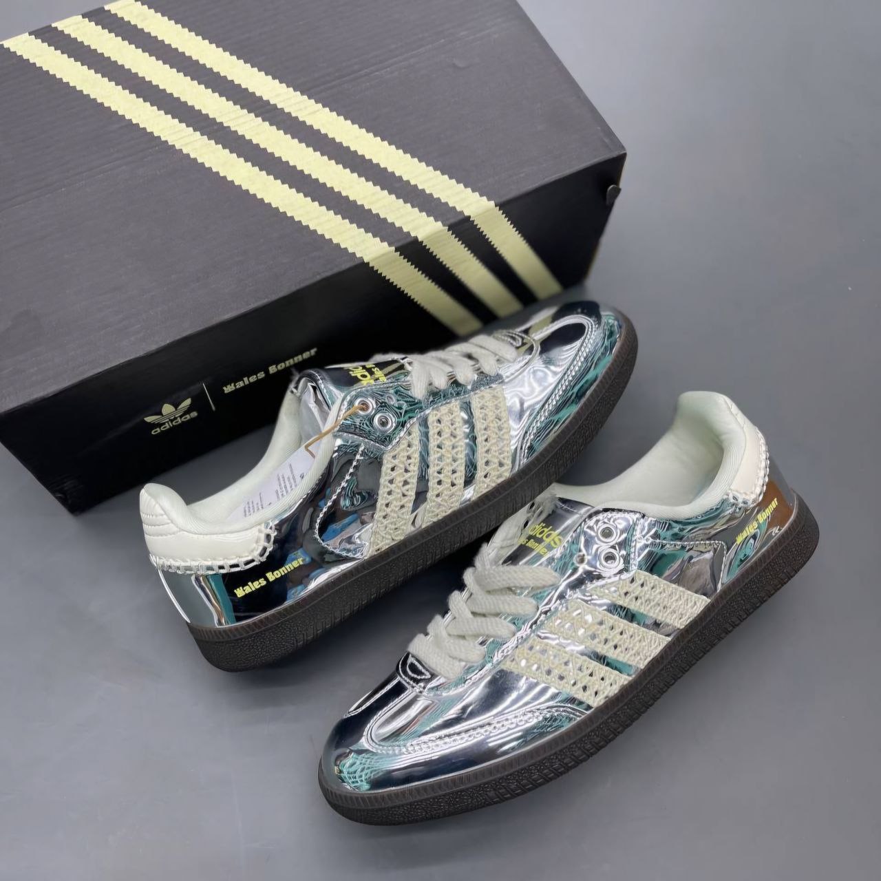 کتونی آدیداس سامبا زنانه رنگ کرومی کتونی آدیداس سامبا زنانه رنگ کرومی