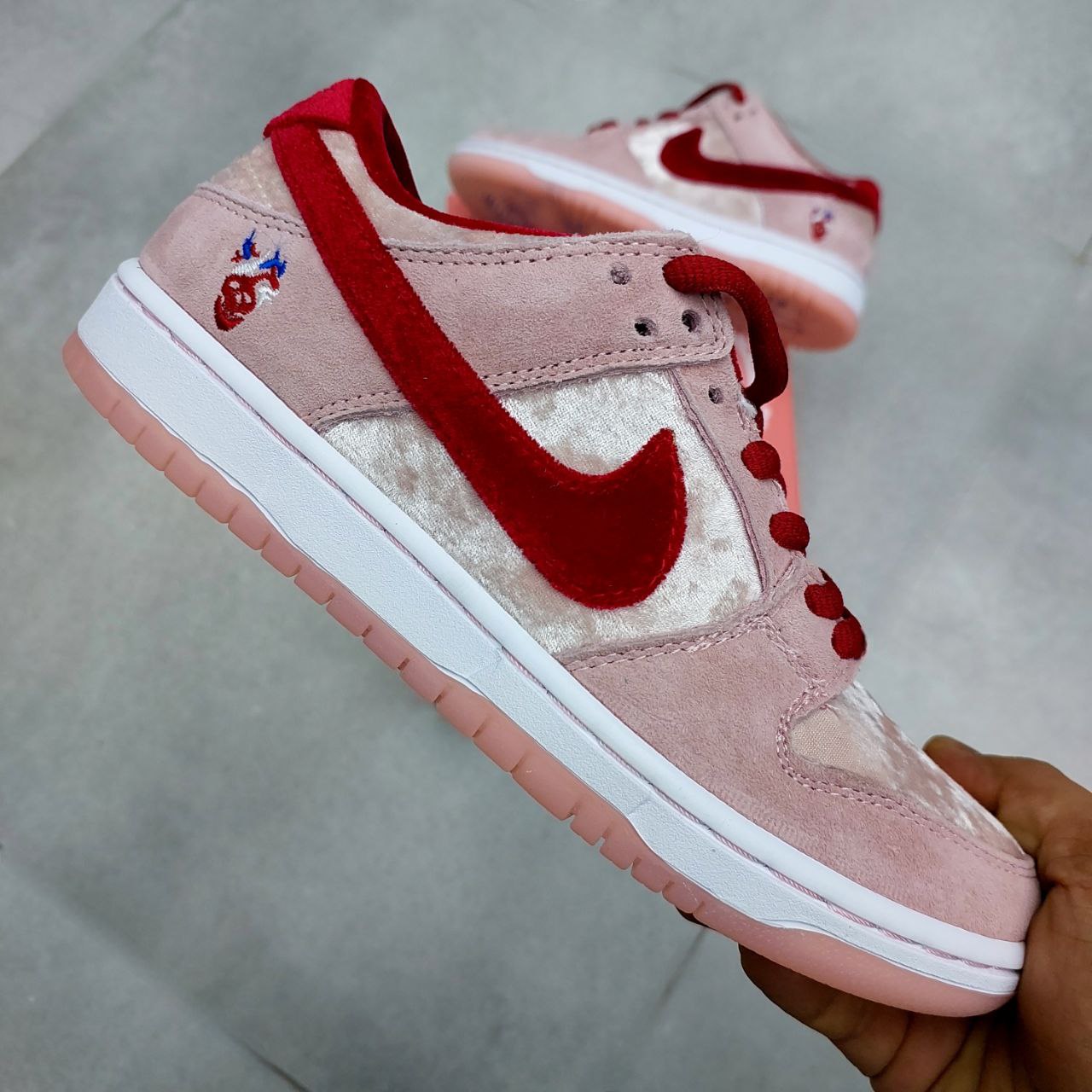 کتونی نایک اس بی دانک بدون ساق استرانگ صورتی مستر زنانه کتونی نایک اس بی دانک بدون ساق استرانگ صورتی مستر زنانه