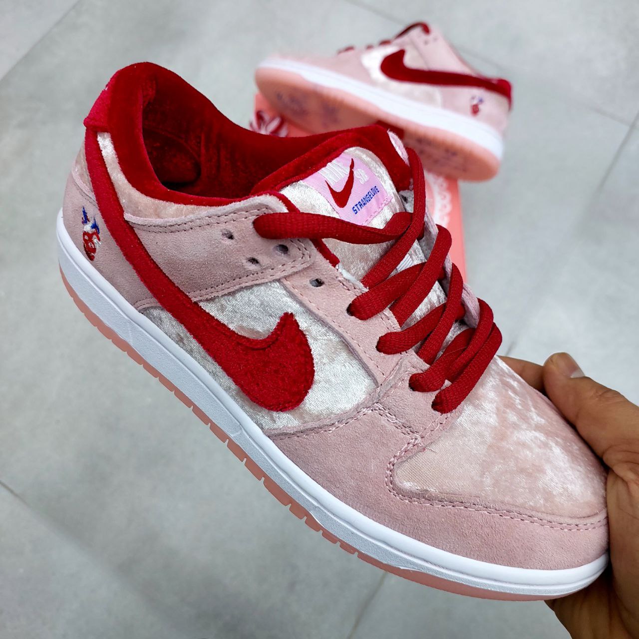 کتونی نایک اس بی دانک بدون ساق استرانگ صورتی مستر زنانه کتونی نایک اس بی دانک بدون ساق استرانگ صورتی مستر زنانه