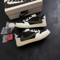 کتونی زنانه جردن وان تراویس اسکات مشکی سفید