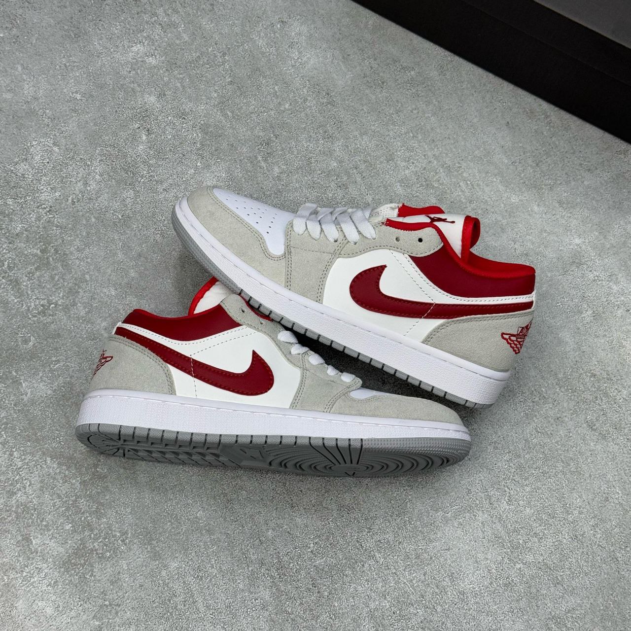 کفش نایک ایر جردن وان طوسی سفید زرشکی مردانه کفش نایک ایر جردن وان طوسی سفید زرشکی مردانه