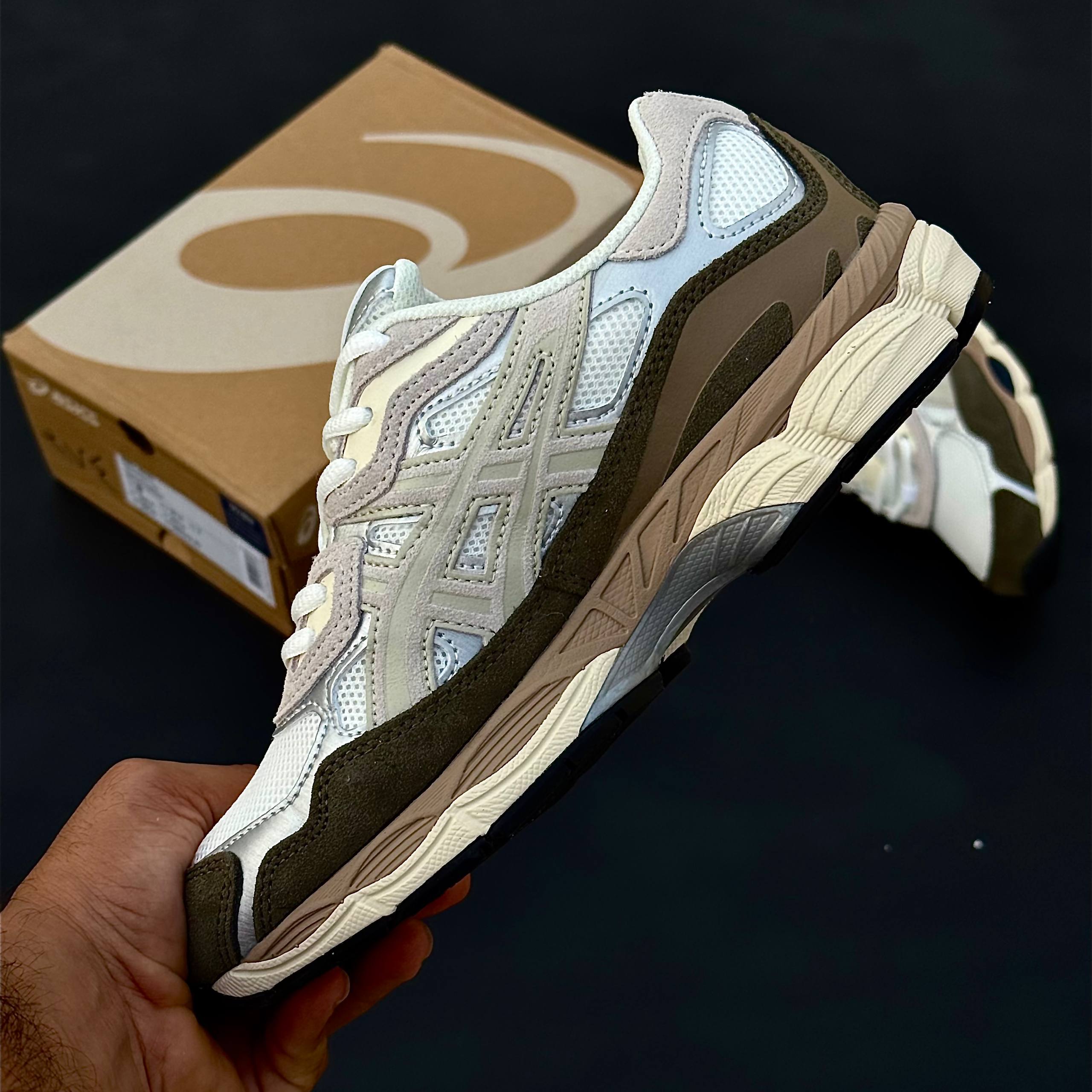 کتونی آسیکس ژل ان وای سی زنانه کتونی آسیکس ژل ان وای سی زنانه