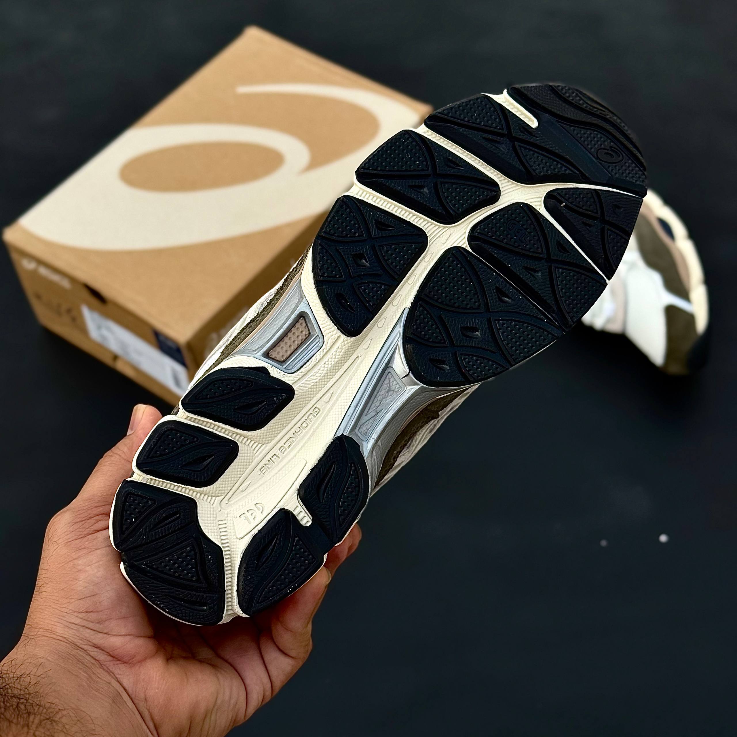 کتونی آسیکس ژل ان وای سی زنانه کتونی آسیکس ژل ان وای سی زنانه