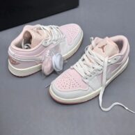 کتونی نایک ایر جردن زنانه مدل وان لو صورتی سفید