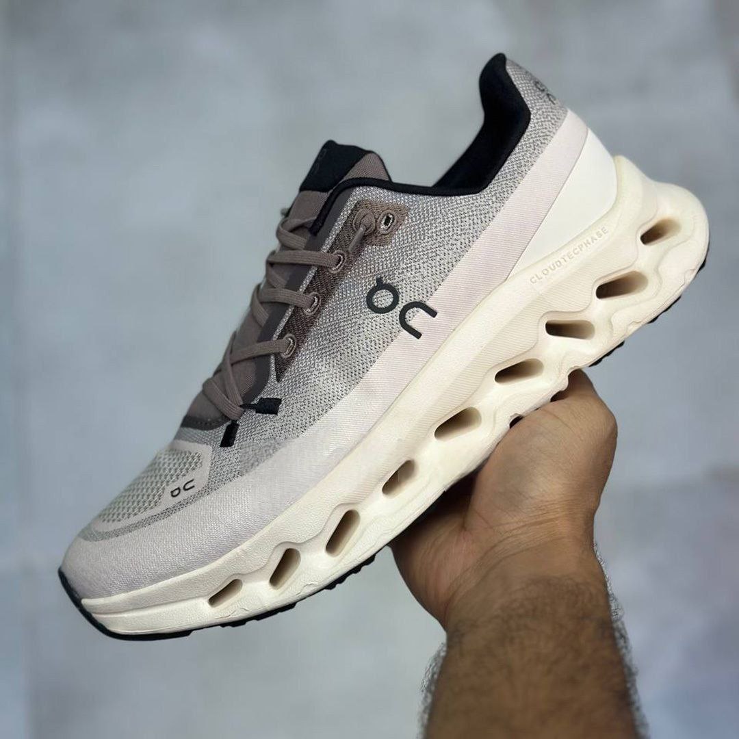 کتونی آن زنانه مدل رانینگ کلود تیلت کتونی آن زنانه مدل رانینگ کلود تیلت