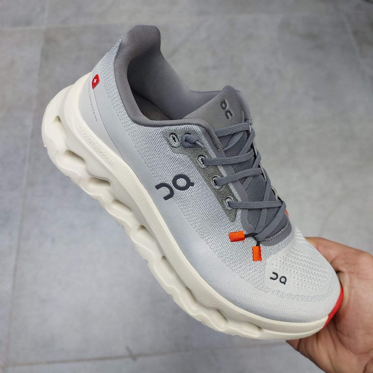 کتونی آن زنانه مدل رانینگ کلود تیلت کتونی آن زنانه مدل رانینگ کلود تیلت