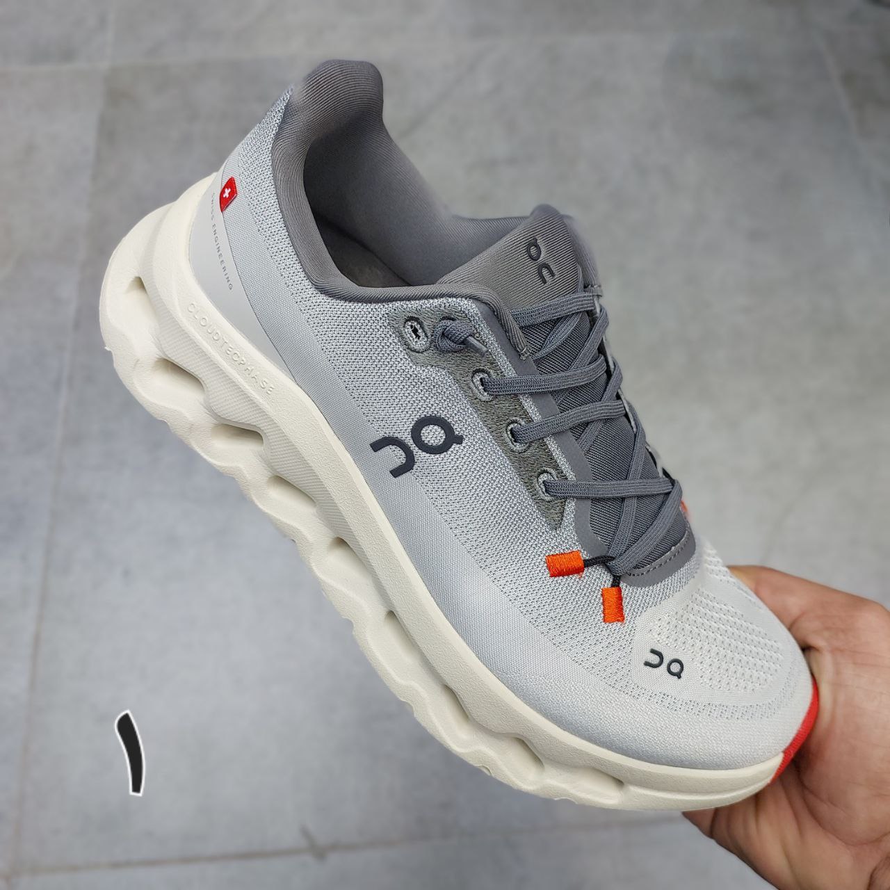 کتونی آن زنانه مدل رانینگ کلود تیلت کتونی آن زنانه مدل رانینگ کلود تیلت