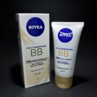بی بی کرم ۵ کاره نیوآ با آبرسانی ۲۴ ساعته – مخصوص پوست روشن با SPF 20