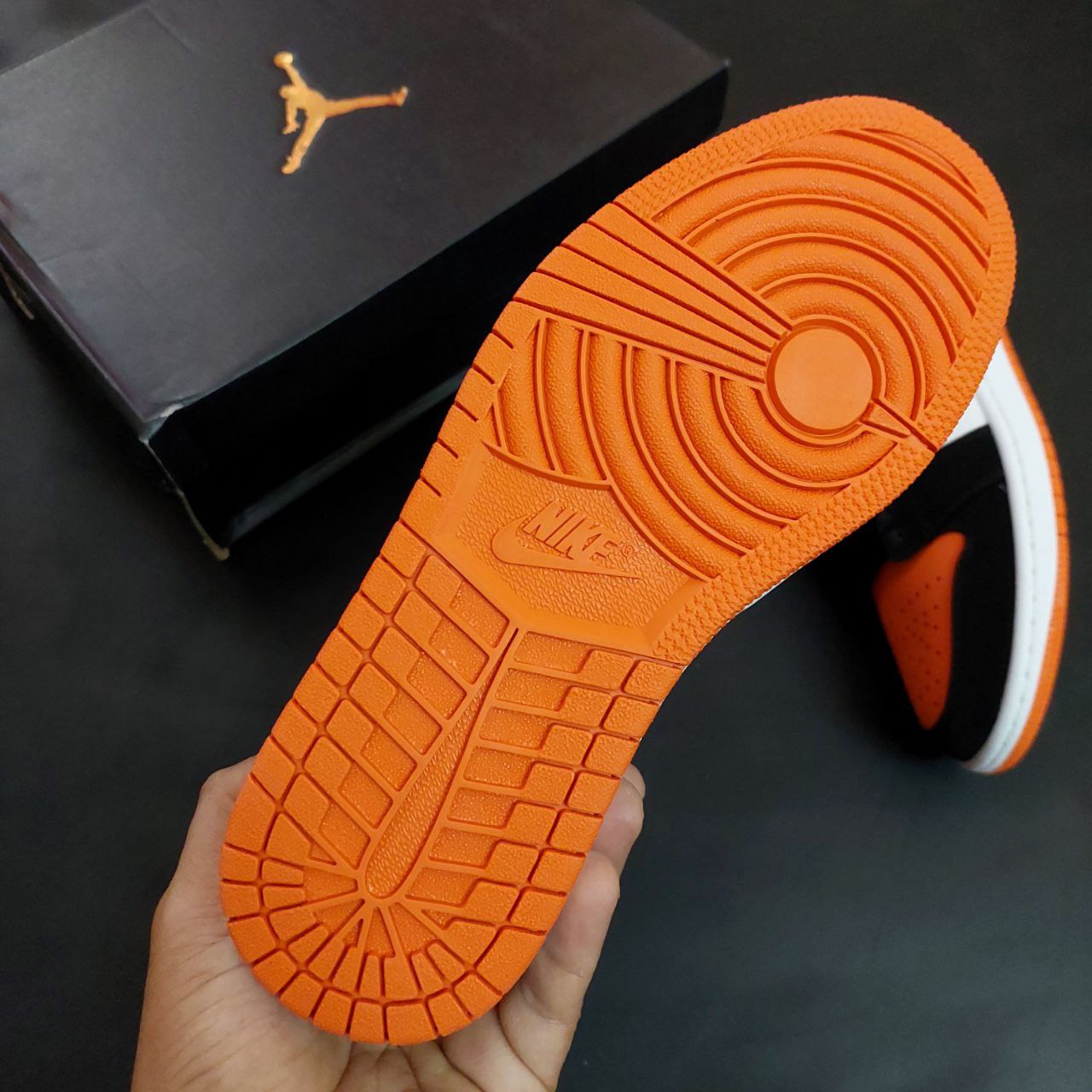 کفش نایک ایر جردن مردانه مدل وان لو نارنجی مشکی کفش نایک ایر جردن مردانه مدل وان لو نارنجی مشکی