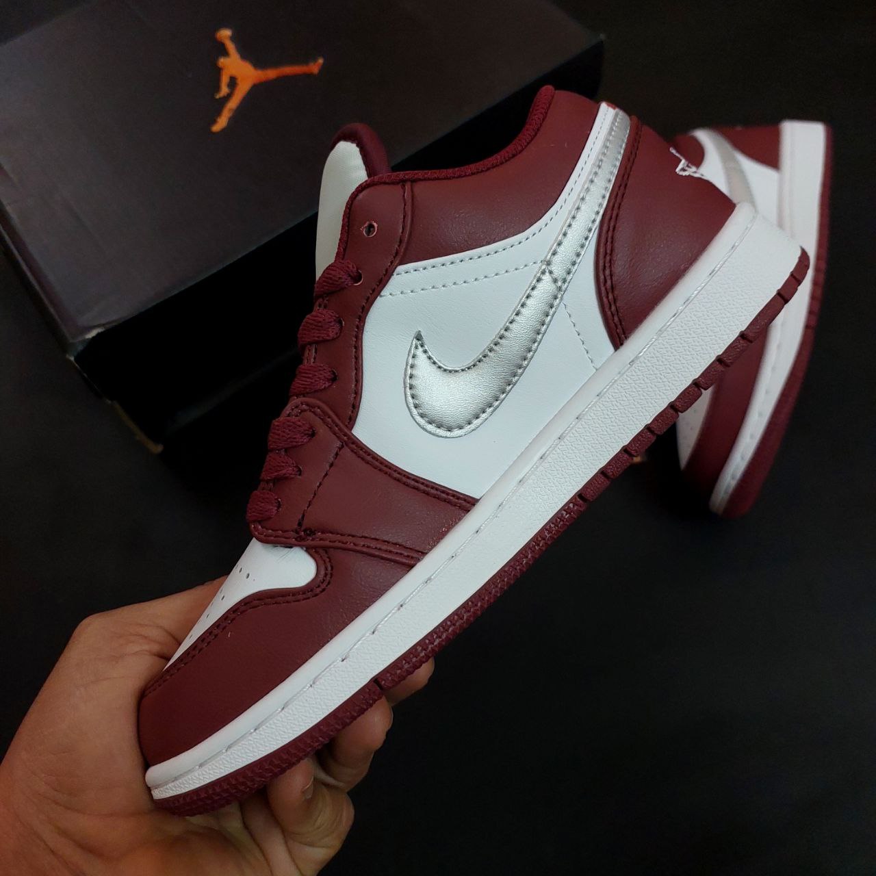 کتونی نایک ایر جردن مردانه مدل وان زرشکی سفید کتونی نایک ایر جردن مردانه مدل وان زرشکی سفید مستر