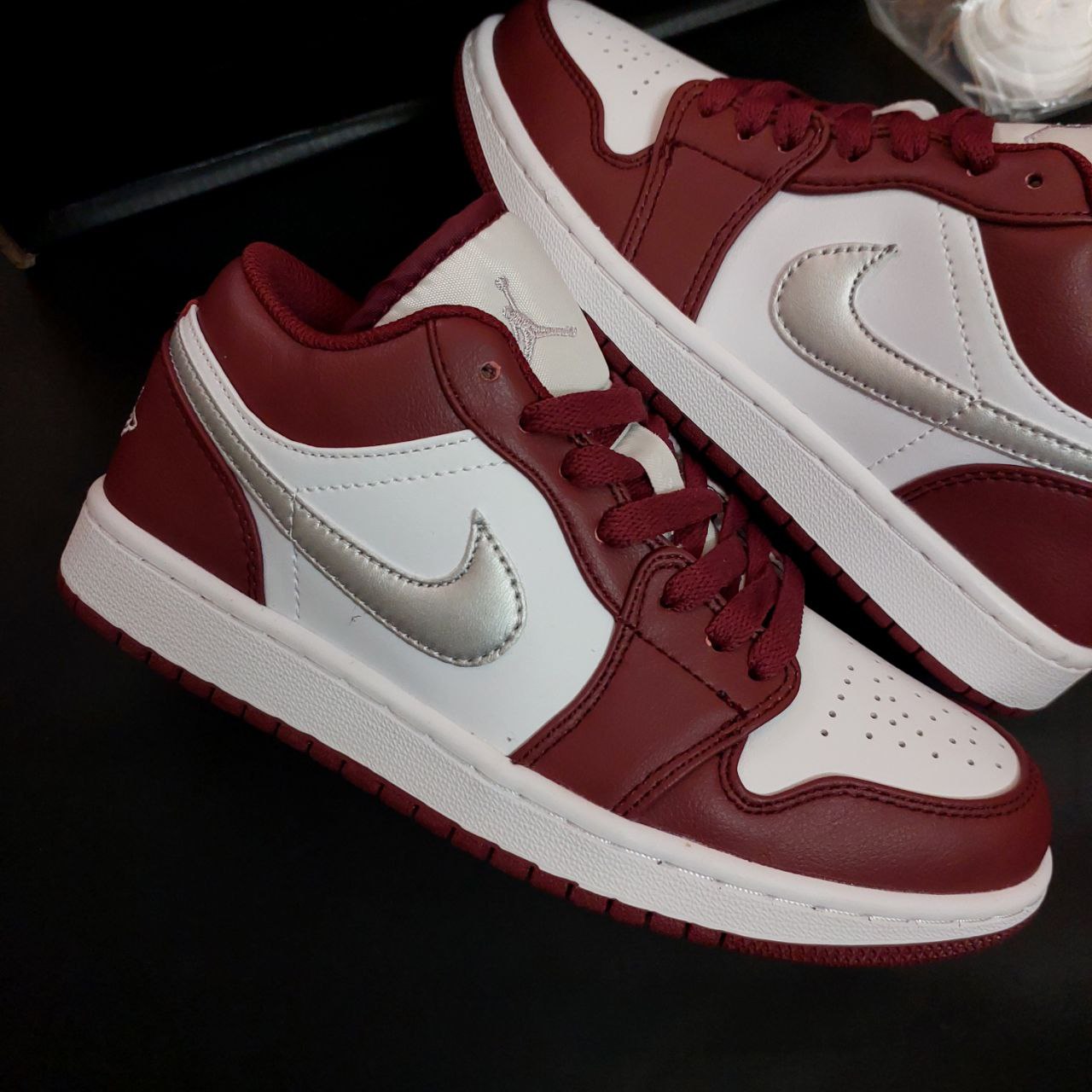 کتونی نایک ایر جردن زنانه مدل وان زرشکی سفید کتونی نایک ایر جردن زنانه مدل وان زرشکی سفید مستر