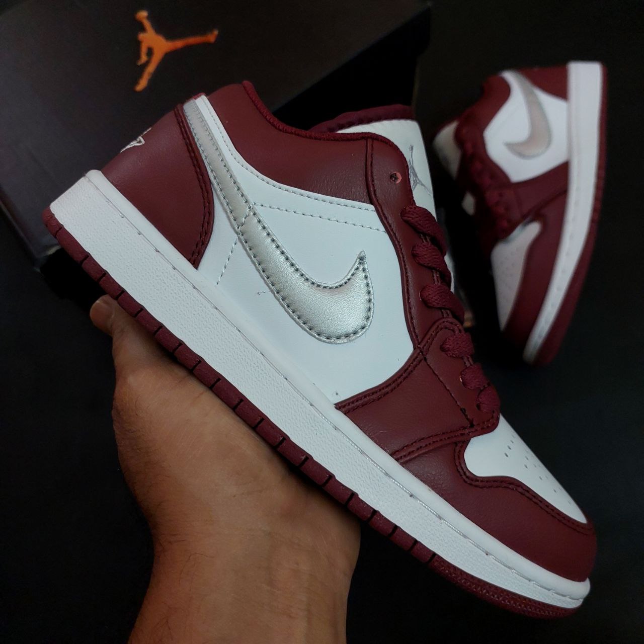 کتونی نایک ایر جردن زنانه مدل وان زرشکی سفید کتونی نایک ایر جردن زنانه مدل وان زرشکی سفید مستر