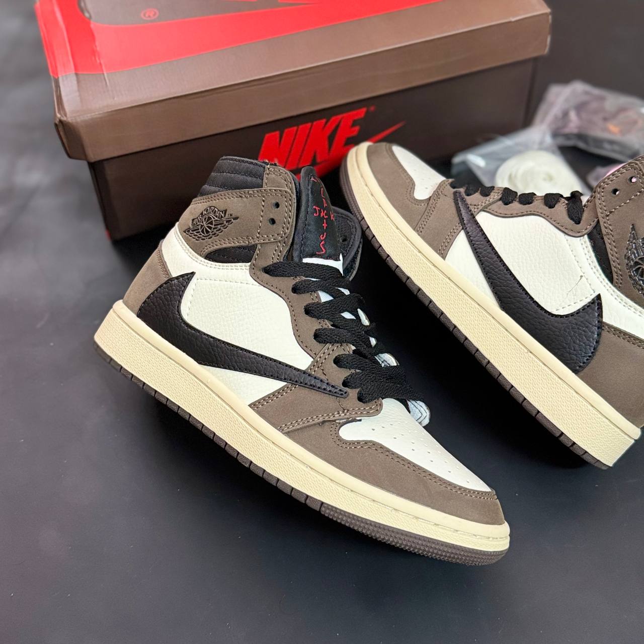 کتونی نایک ایر جردن وان تراویس اسکات زنانه کتونی نایک ایر جردن وان تراویس اسکات زنانه