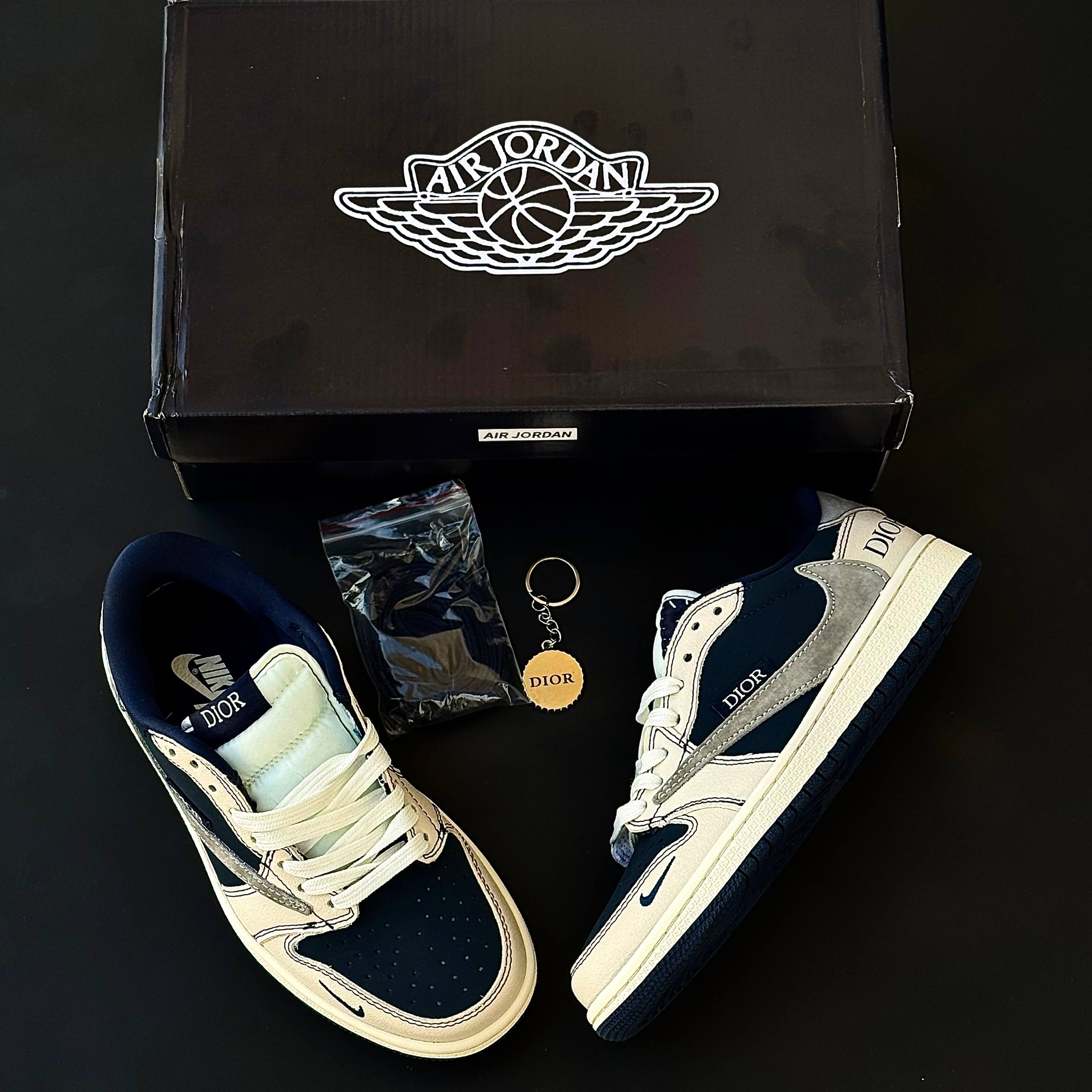 کفش نایک ایر جردن مردانه مدل تراویس اسکات دیور آبی سفید مستر کفش نایک ایر جردن مردانه مدل تراویس اسکات دیور آبی سفید مستر