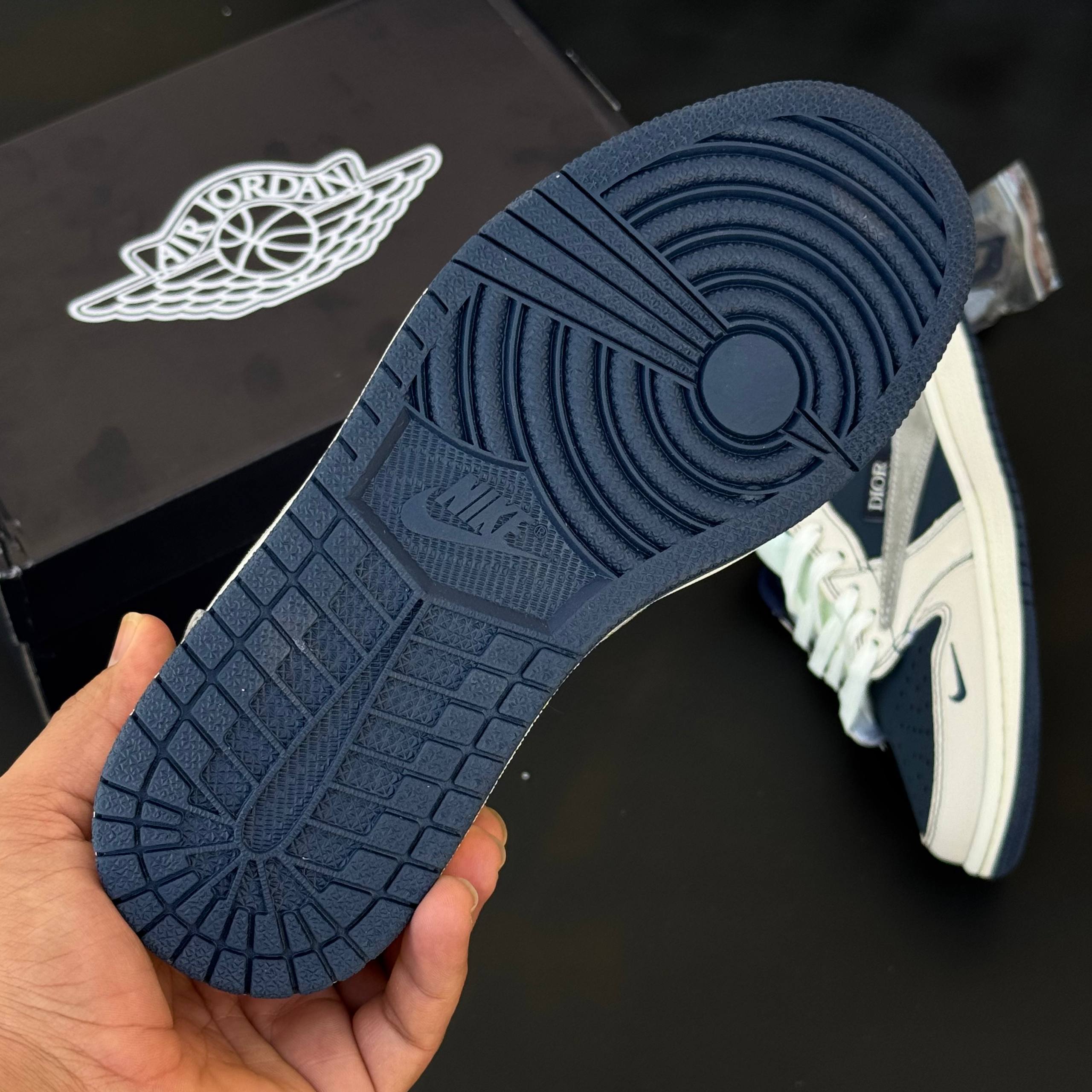 کفش نایک ایر جردن مردانه مدل تراویس اسکات دیور آبی سفید مستر کفش نایک ایر جردن مردانه مدل تراویس اسکات دیور آبی سفید مستر