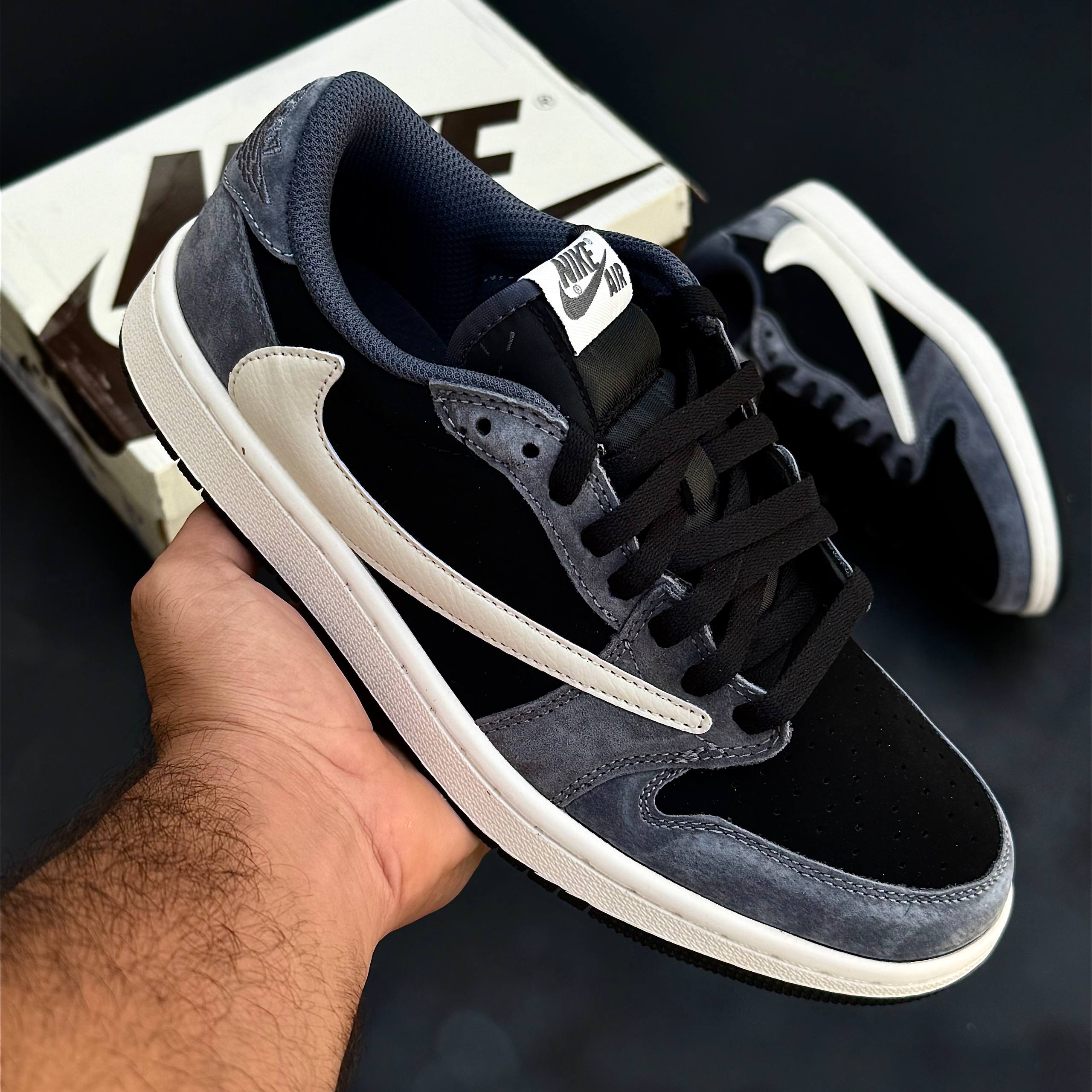 کتونی نایک ایر جردن زنانه مدل تراویس اسکات مشکی طوسی سوئد کتونی نایک ایر جردن زنانه مدل تراویس اسکات مشکی طوسی سوئد