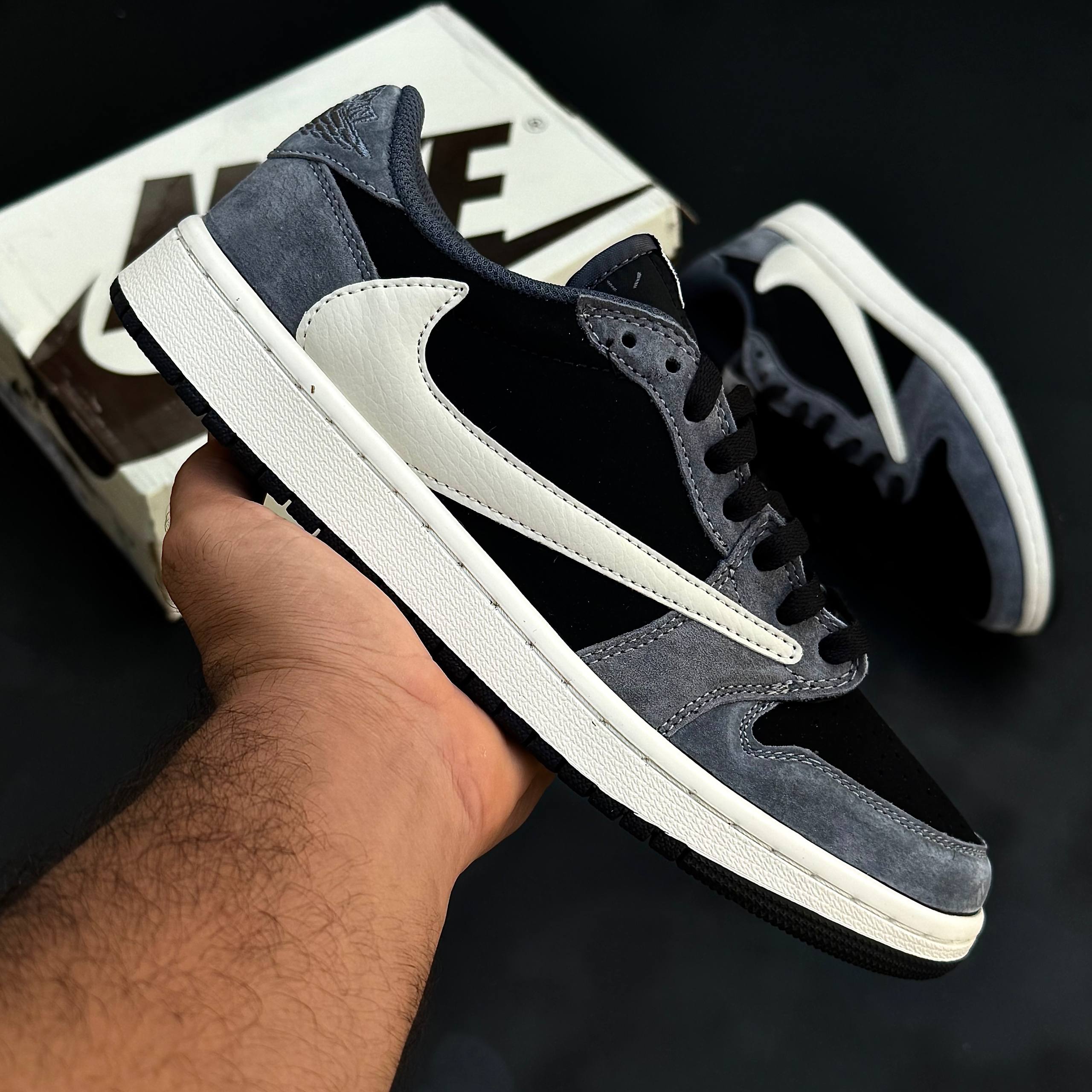 کتونی نایک ایر جردن زنانه مدل تراویس اسکات مشکی طوسی سوئد کتونی نایک ایر جردن زنانه مدل تراویس اسکات مشکی طوسی سوئد