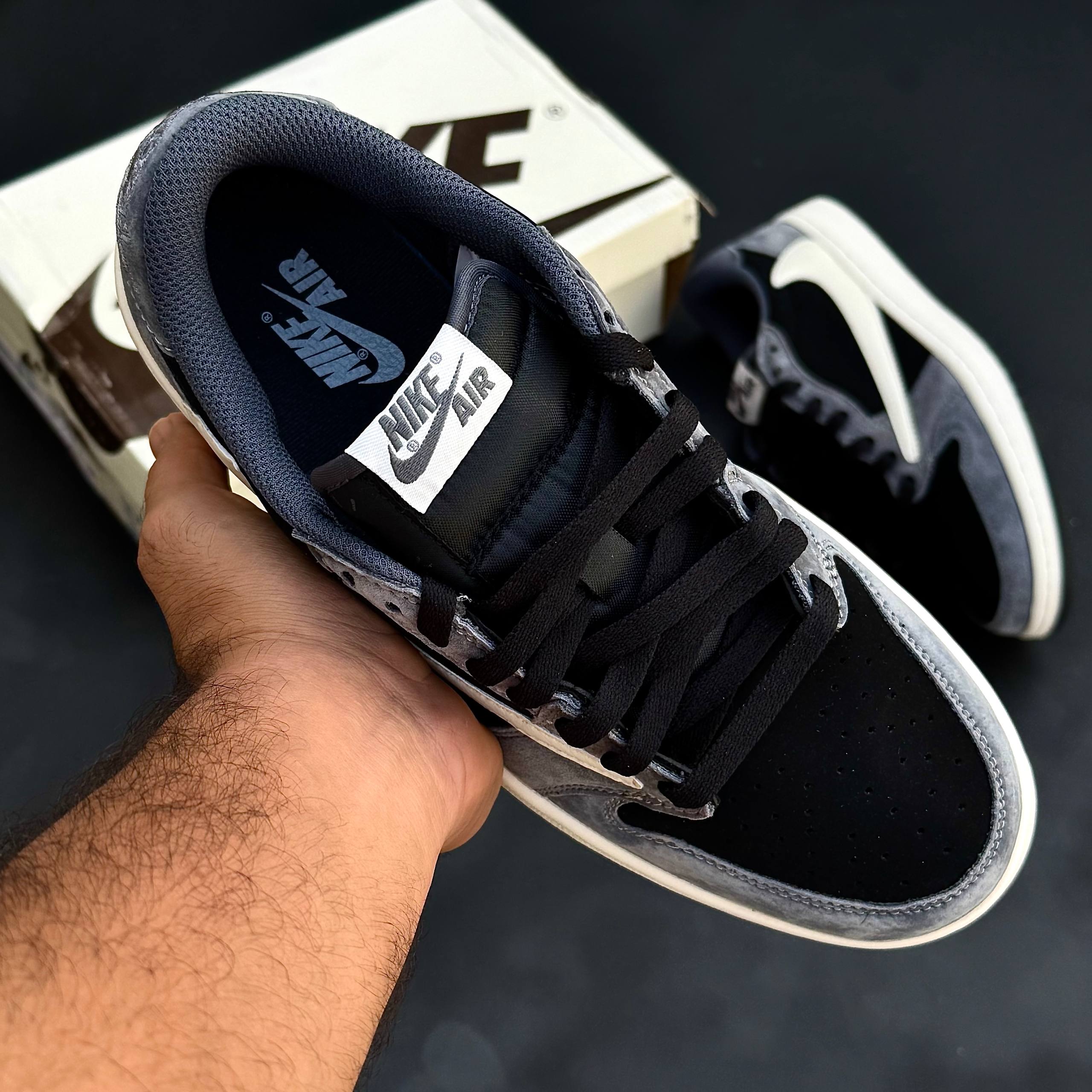 کتونی نایک ایر جردن زنانه مدل تراویس اسکات مشکی طوسی سوئد کتونی نایک ایر جردن زنانه مدل تراویس اسکات مشکی طوسی سوئد