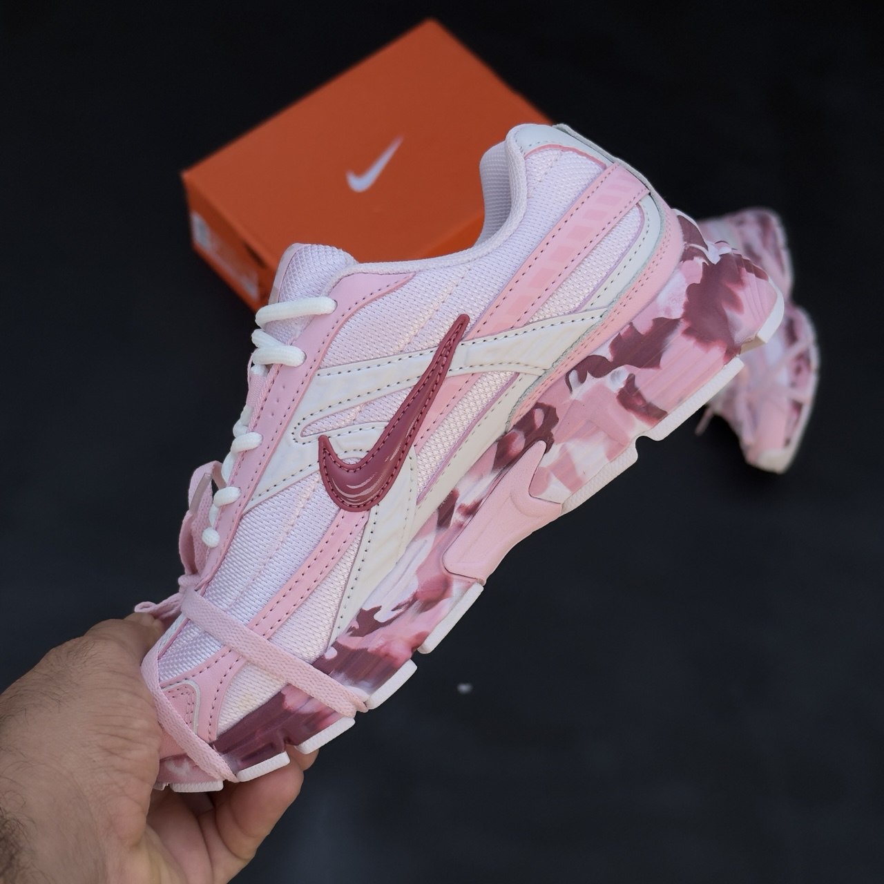 کتونی نایک زنانه مدل اینتاتور کتونی نایک زنانه مدل اینیشتیر