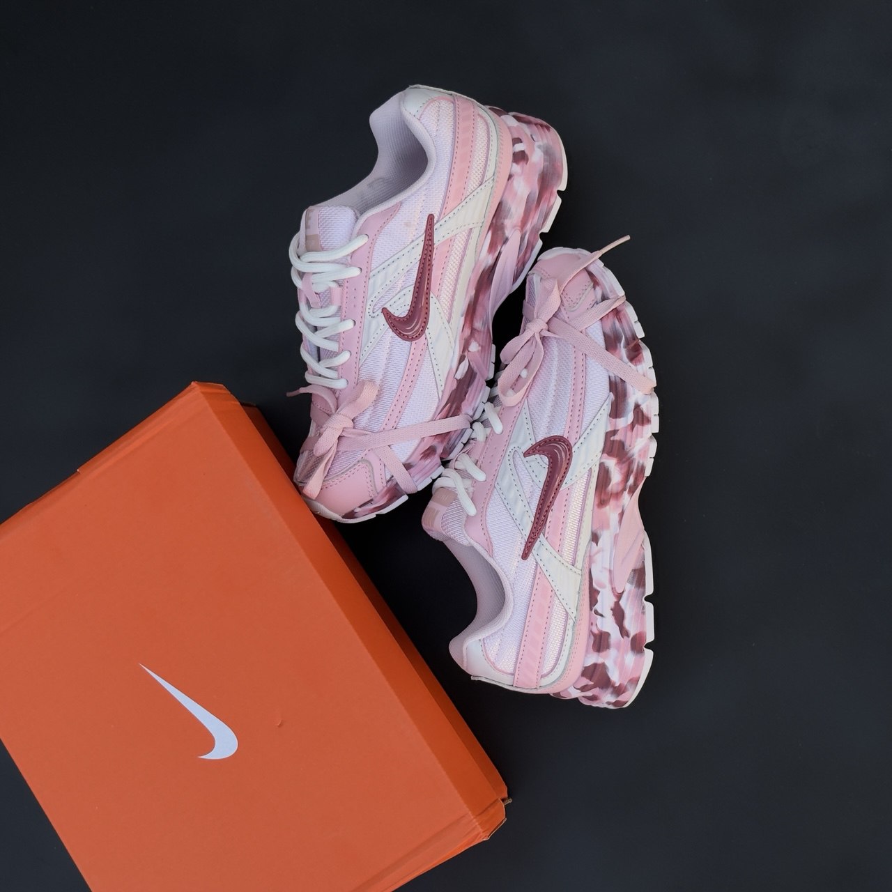 کتونی نایک زنانه مدل اینتاتور کتونی نایک زنانه مدل اینیشتیر