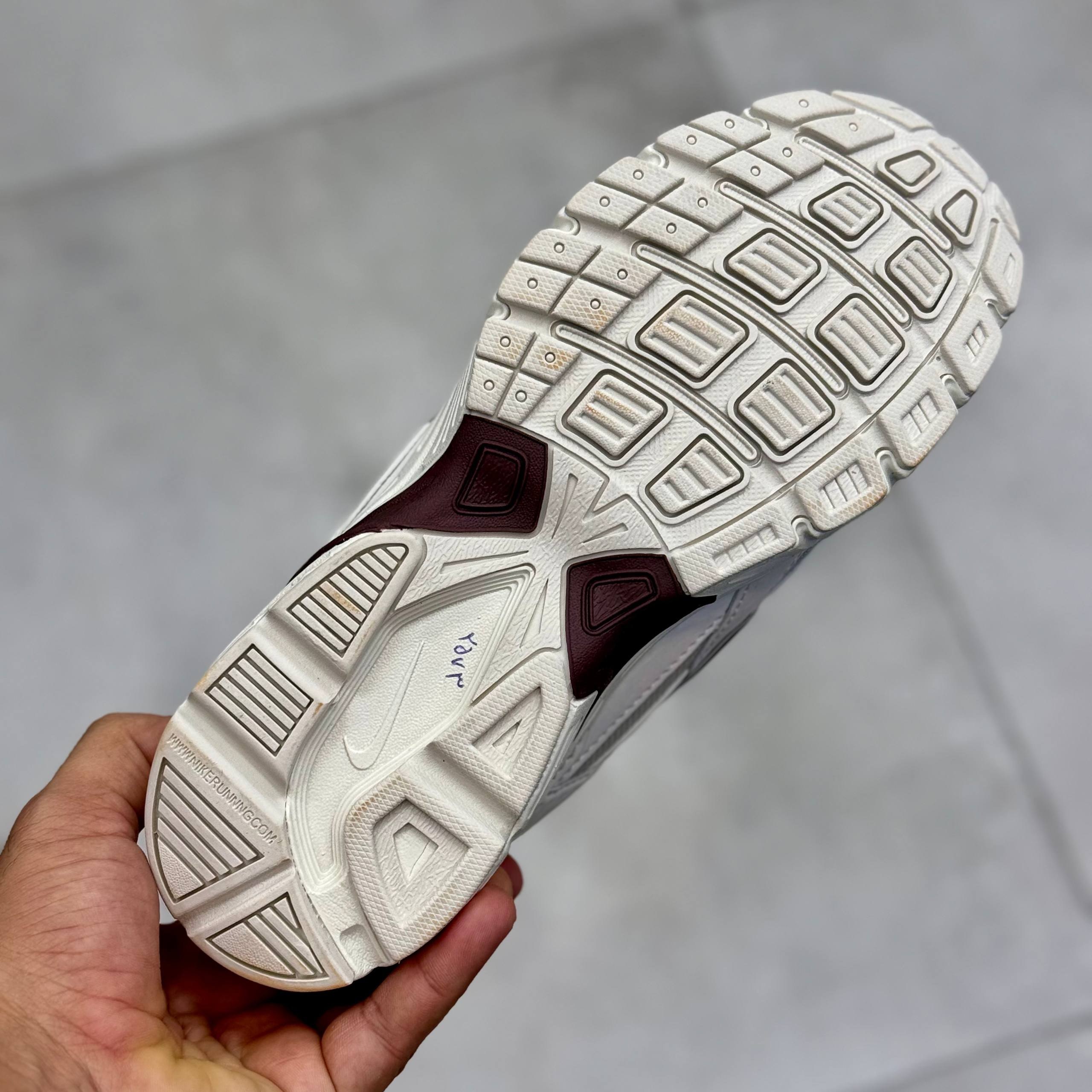 کتونی نایک زنانه مدل اینیشیتور Nike Initiator کتونی نایک زنانه مدل اینیشیتور Nike Initiator