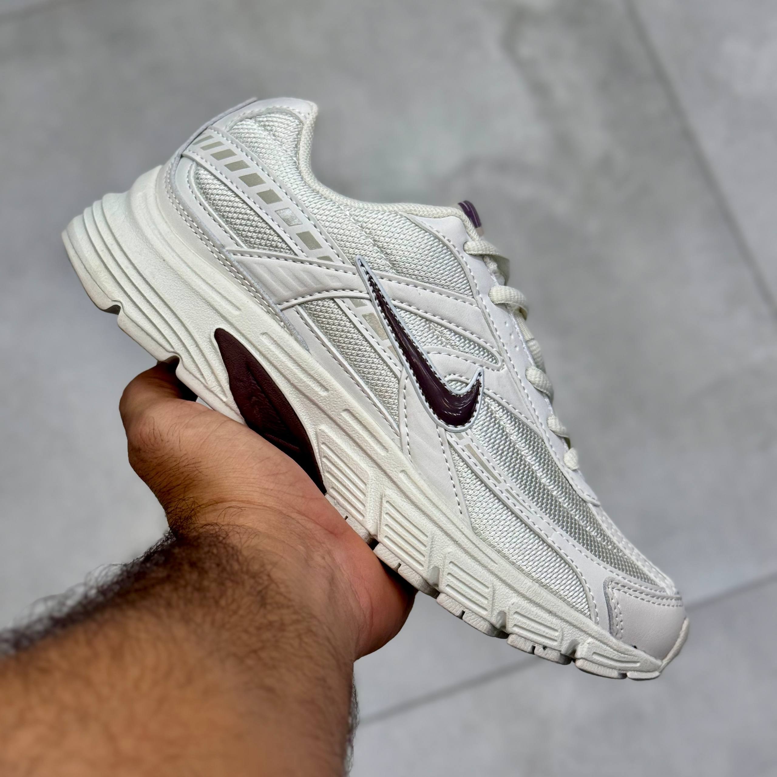 کتونی نایک زنانه مدل اینیشیتور Nike Initiator کتونی نایک زنانه مدل اینیشیتور Nike Initiator