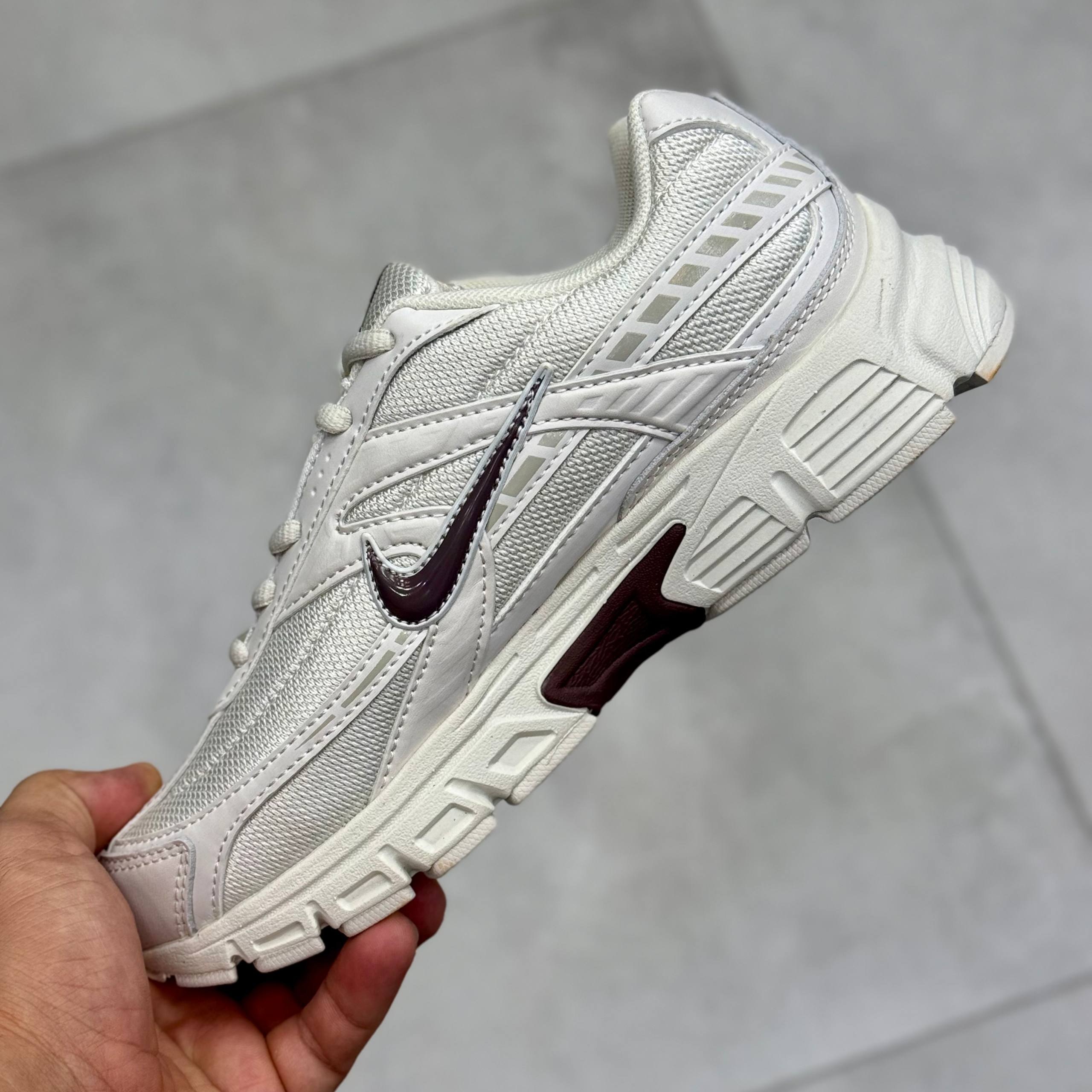 کتونی نایک زنانه مدل اینیشیتور Nike Initiator کتونی نایک زنانه مدل اینیشیتور Nike Initiator