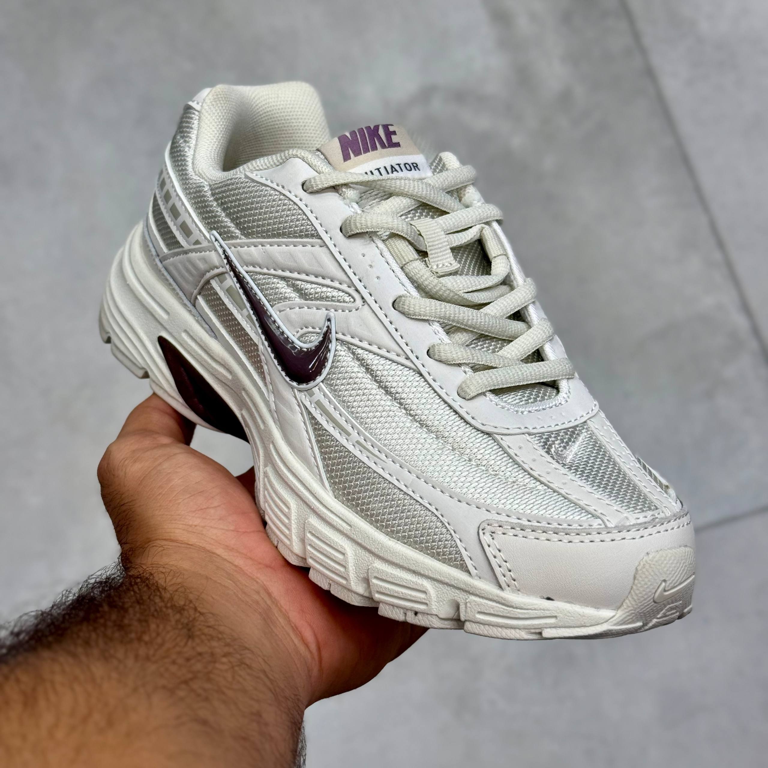 کتونی نایک زنانه مدل اینیشیتور Nike Initiator کتونی نایک زنانه مدل اینیشیتور Nike Initiator